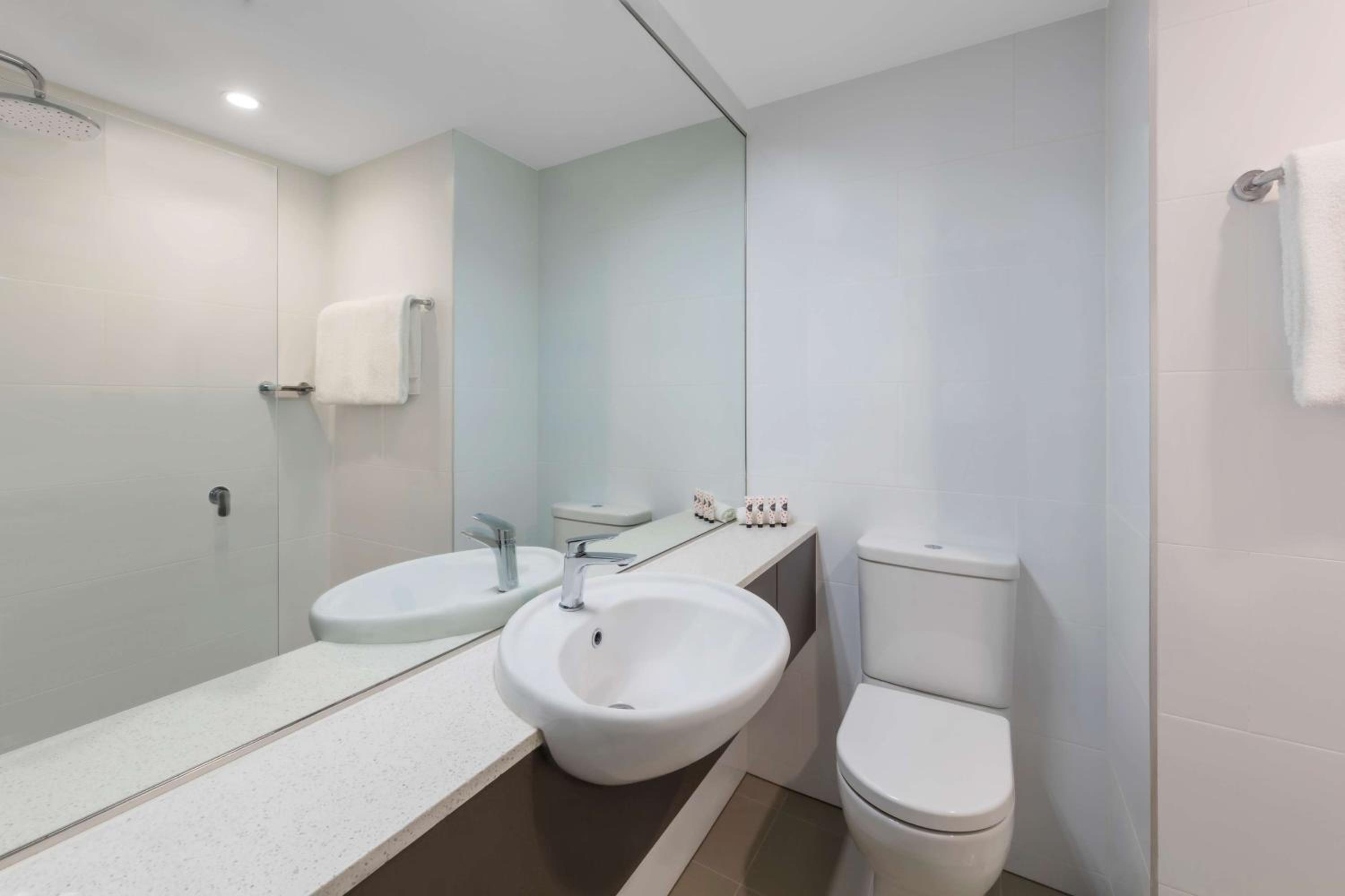 2 Interconnecting Guest Room