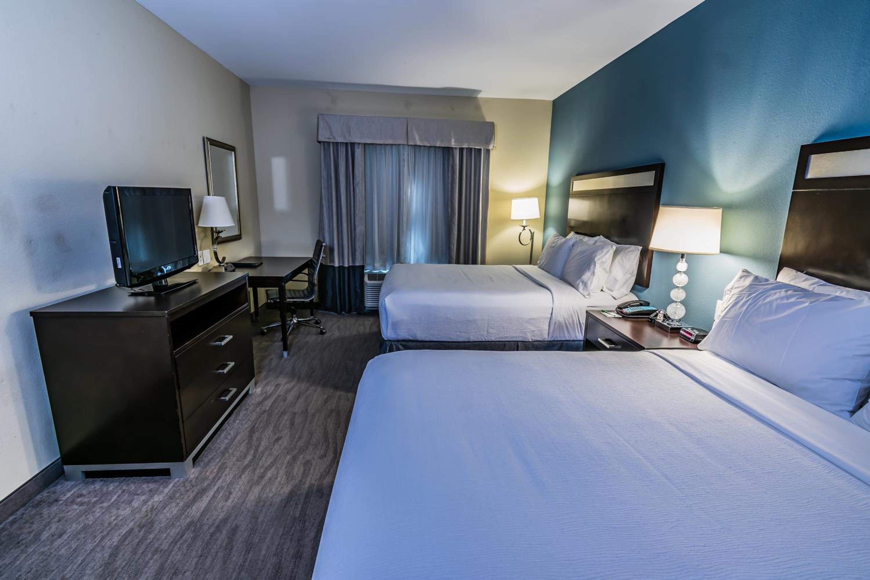 Queen Room with Two Queen Beds Hearing Accessible with Roll-In Shower - Non-Smoking - Photo 1