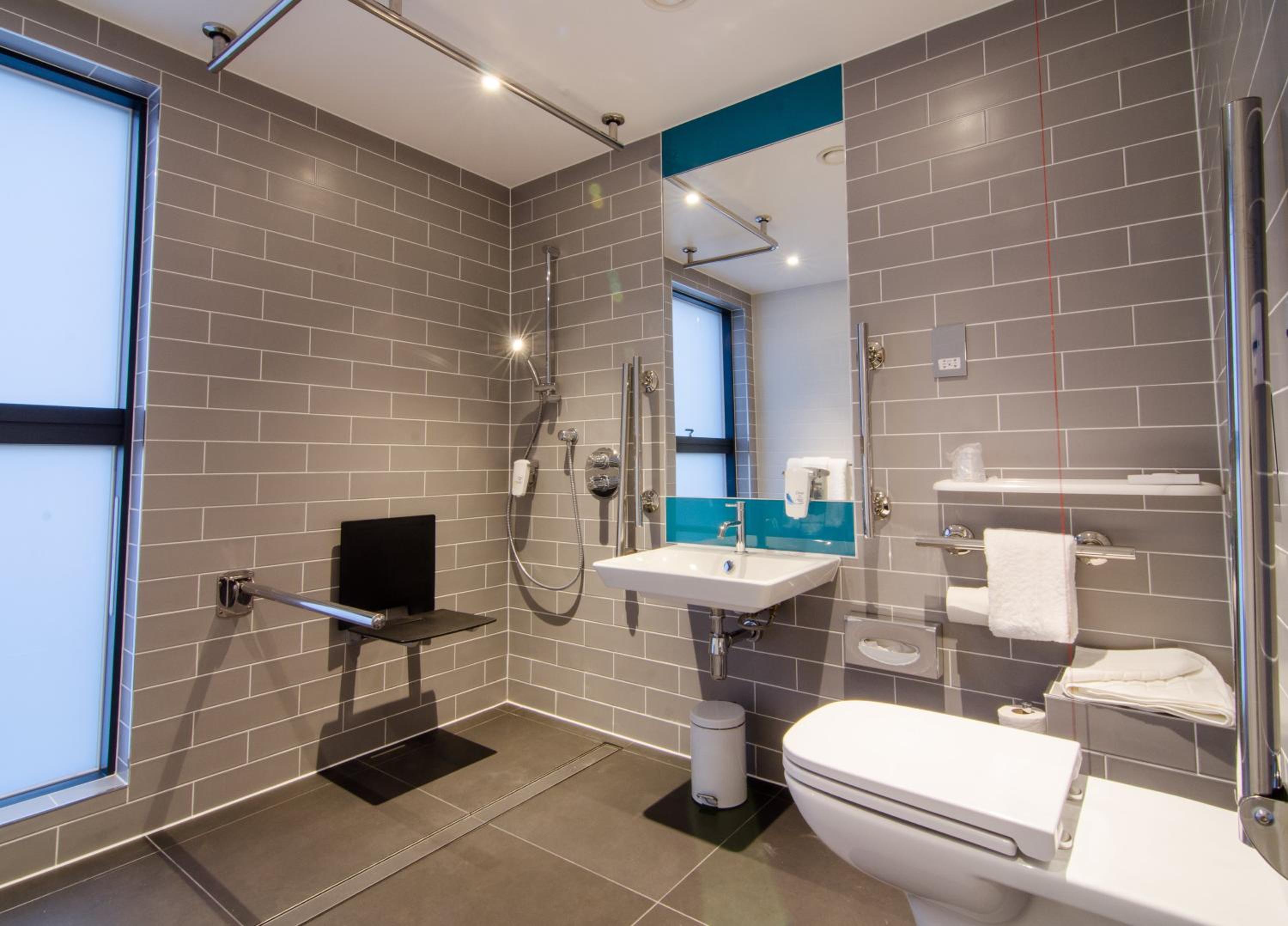 Double Room with Free Hot Breakfast - Accessible
