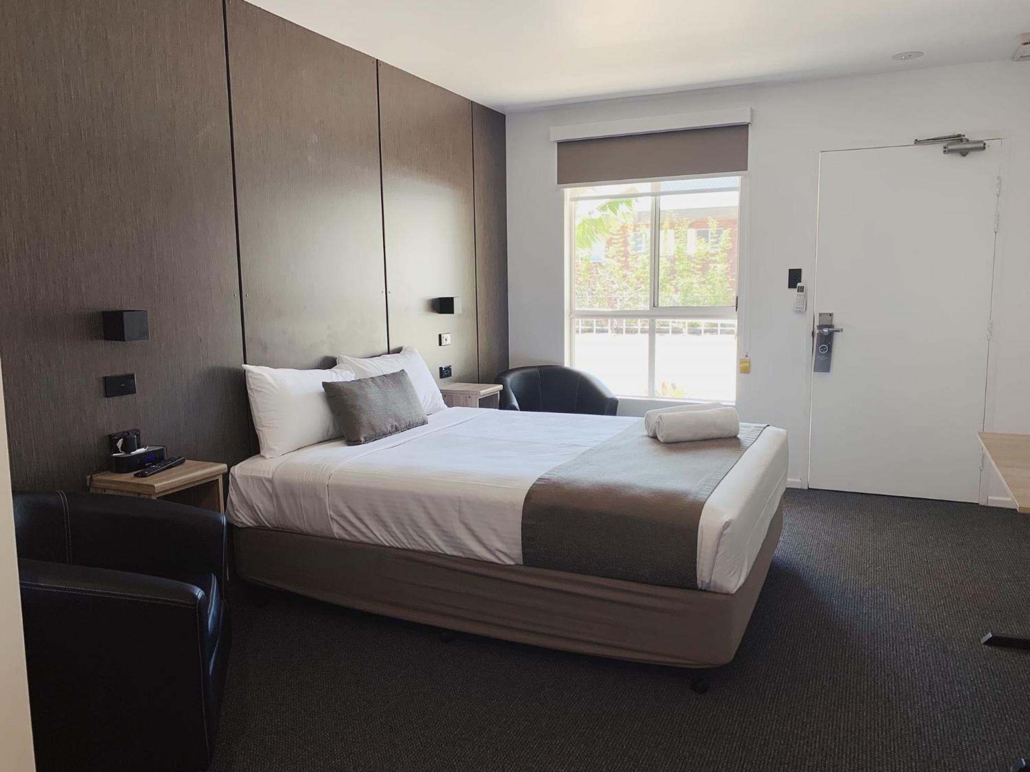Queen Room - Disability Access photo 1