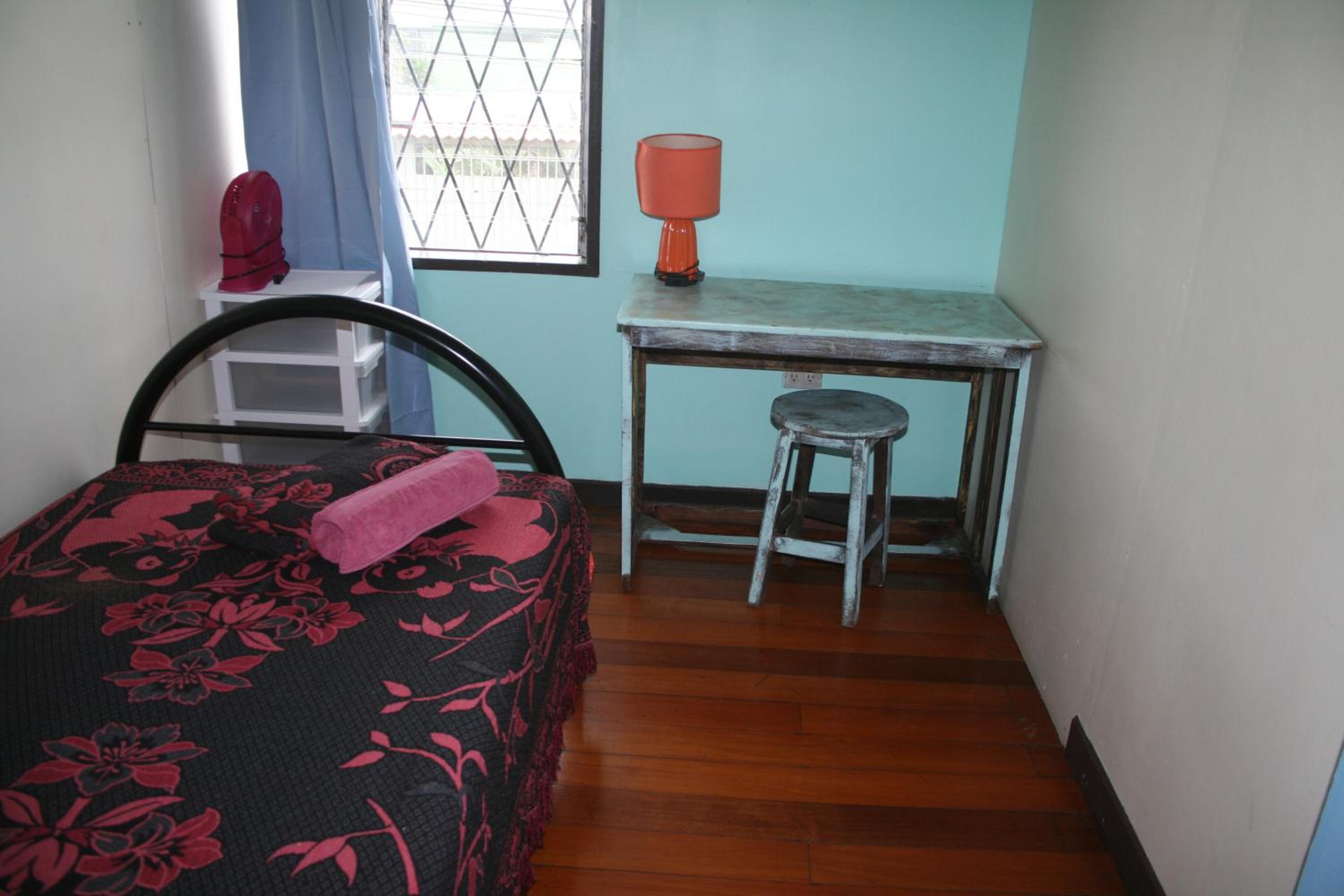 Economy Single Room with Shared Bathroom photo 3