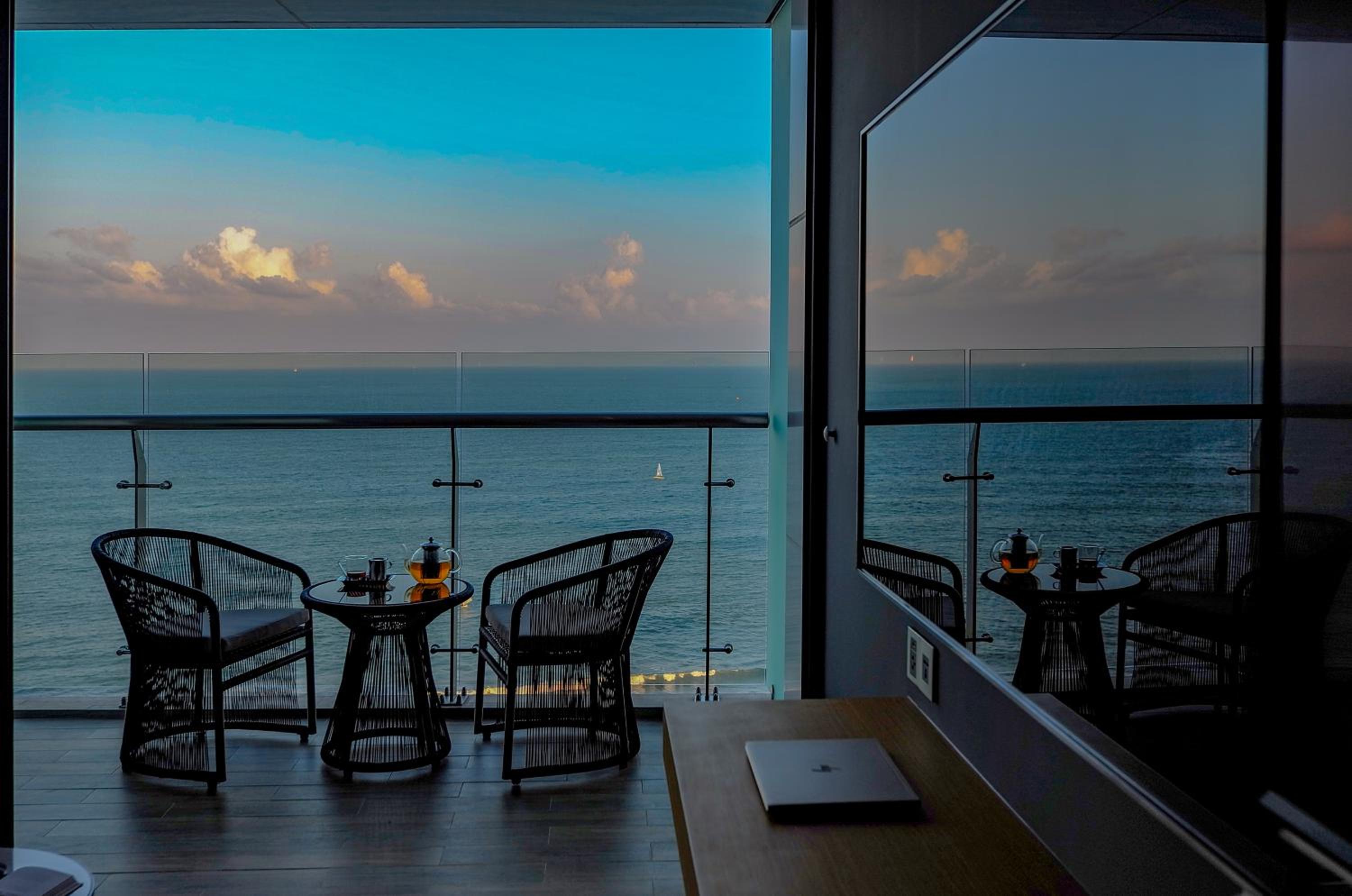 Family Room with Ocean View - Photo 8