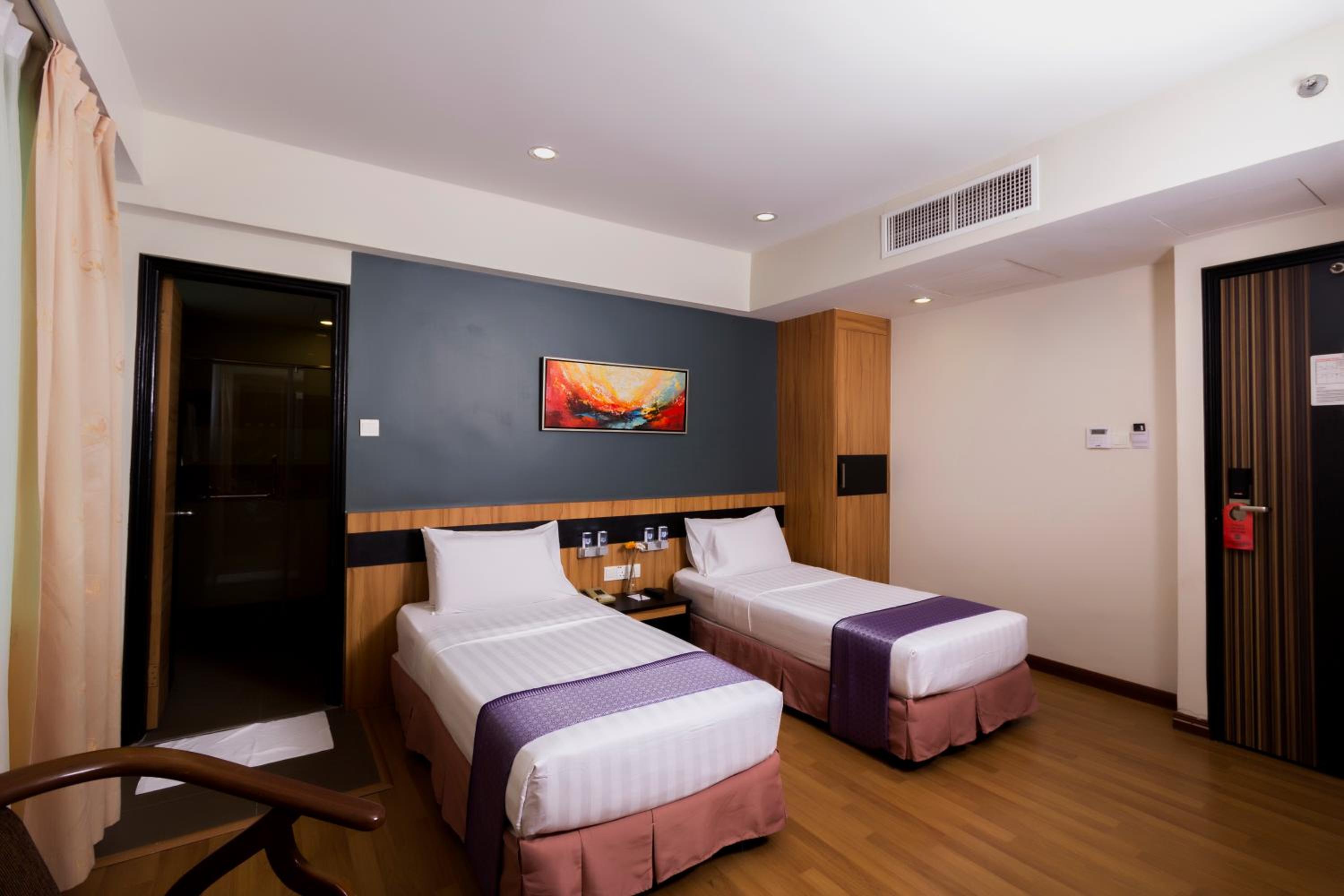 Deluxe Twin Room photo 3