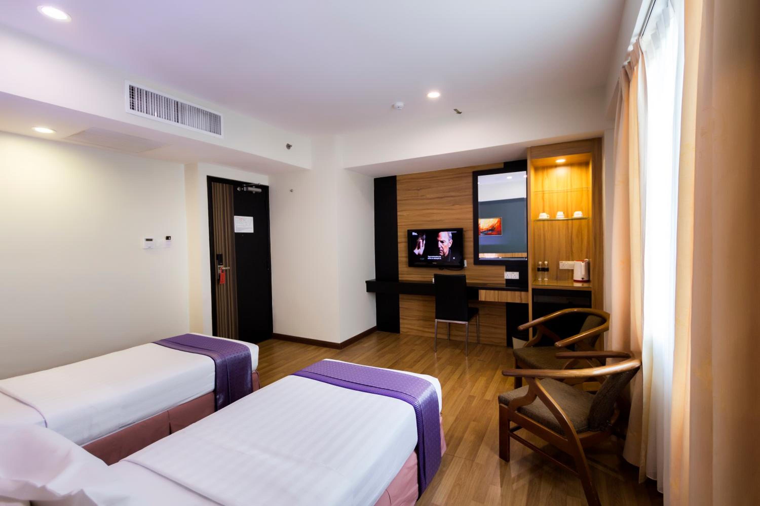 Deluxe Twin Room photo 2