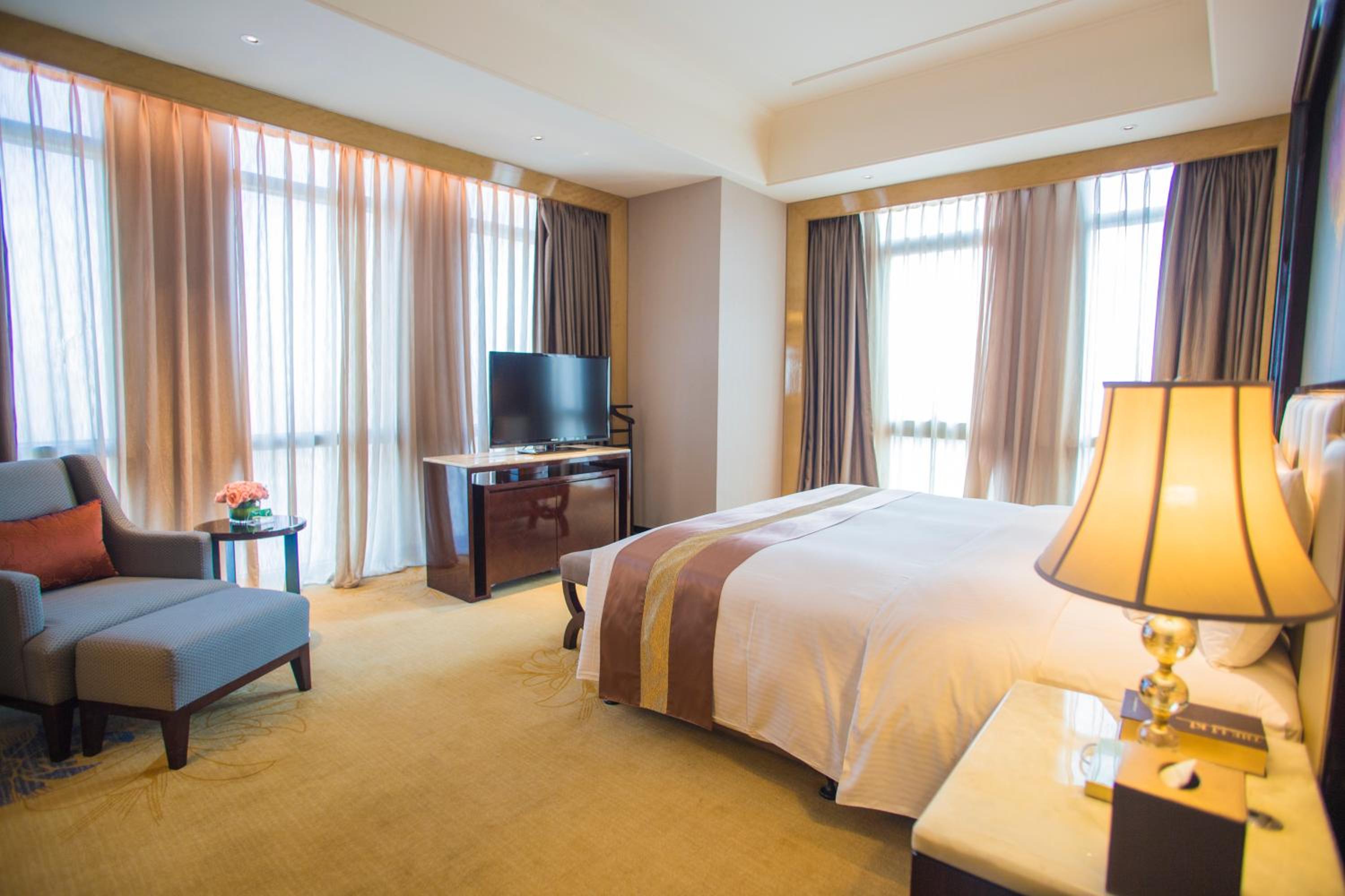 Deluxe Suite photo 3