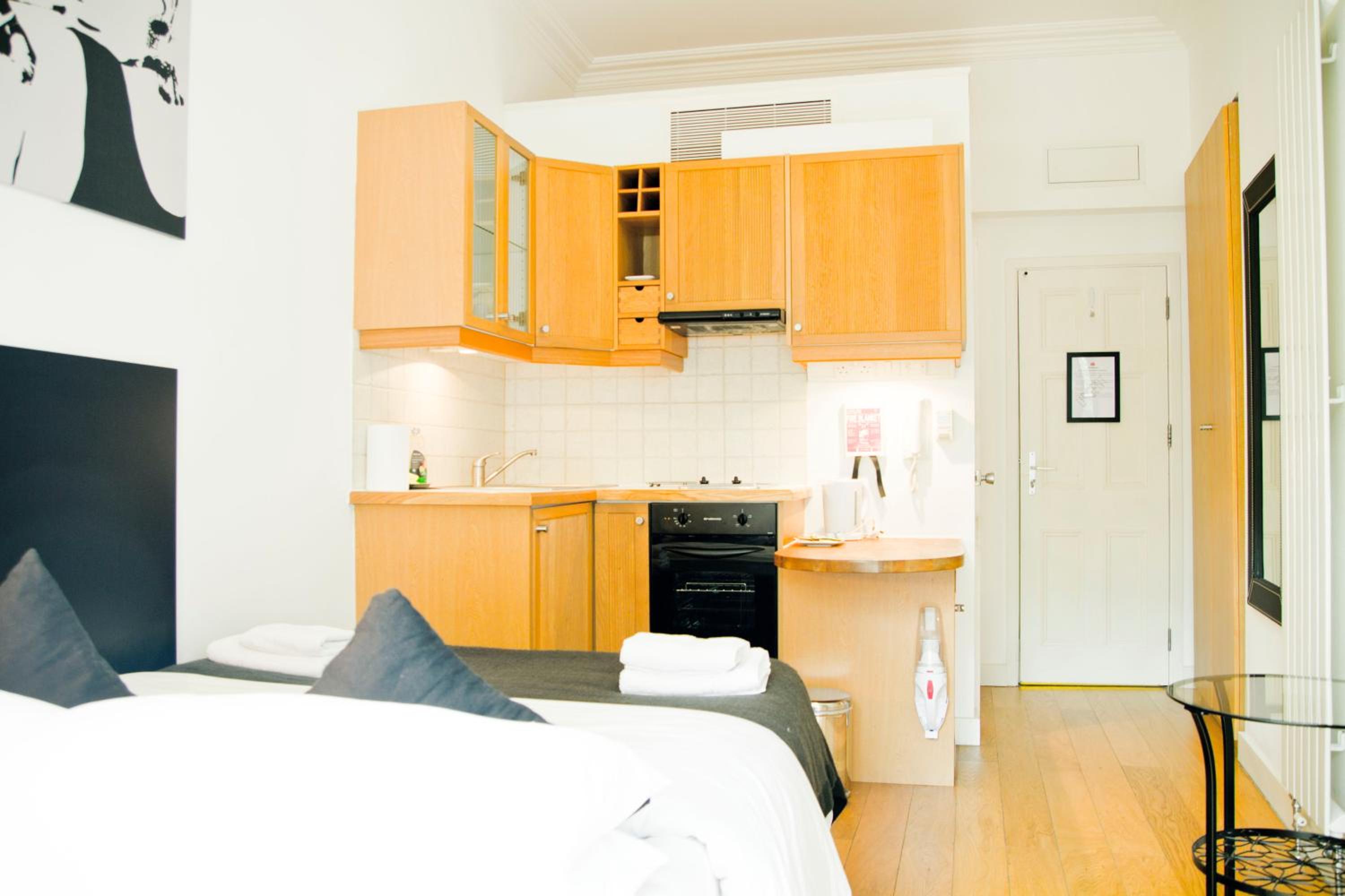 Standard Studio with Balcony photo 3