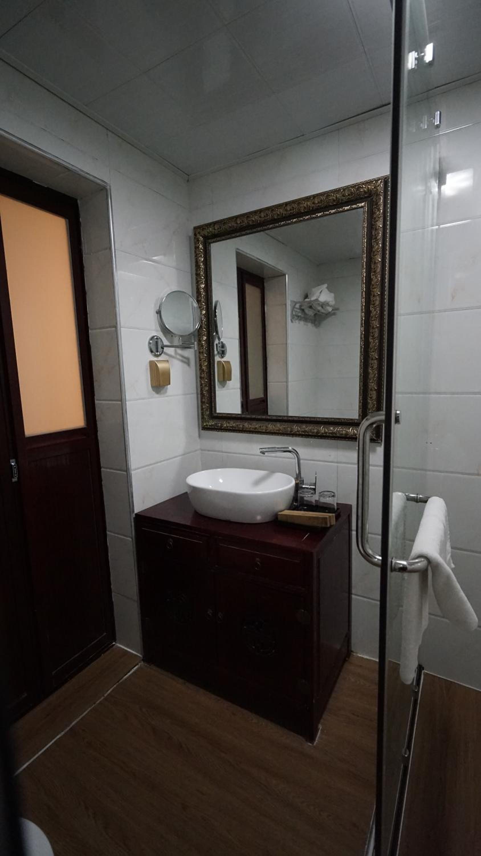Twin Room with Lake View photo 3