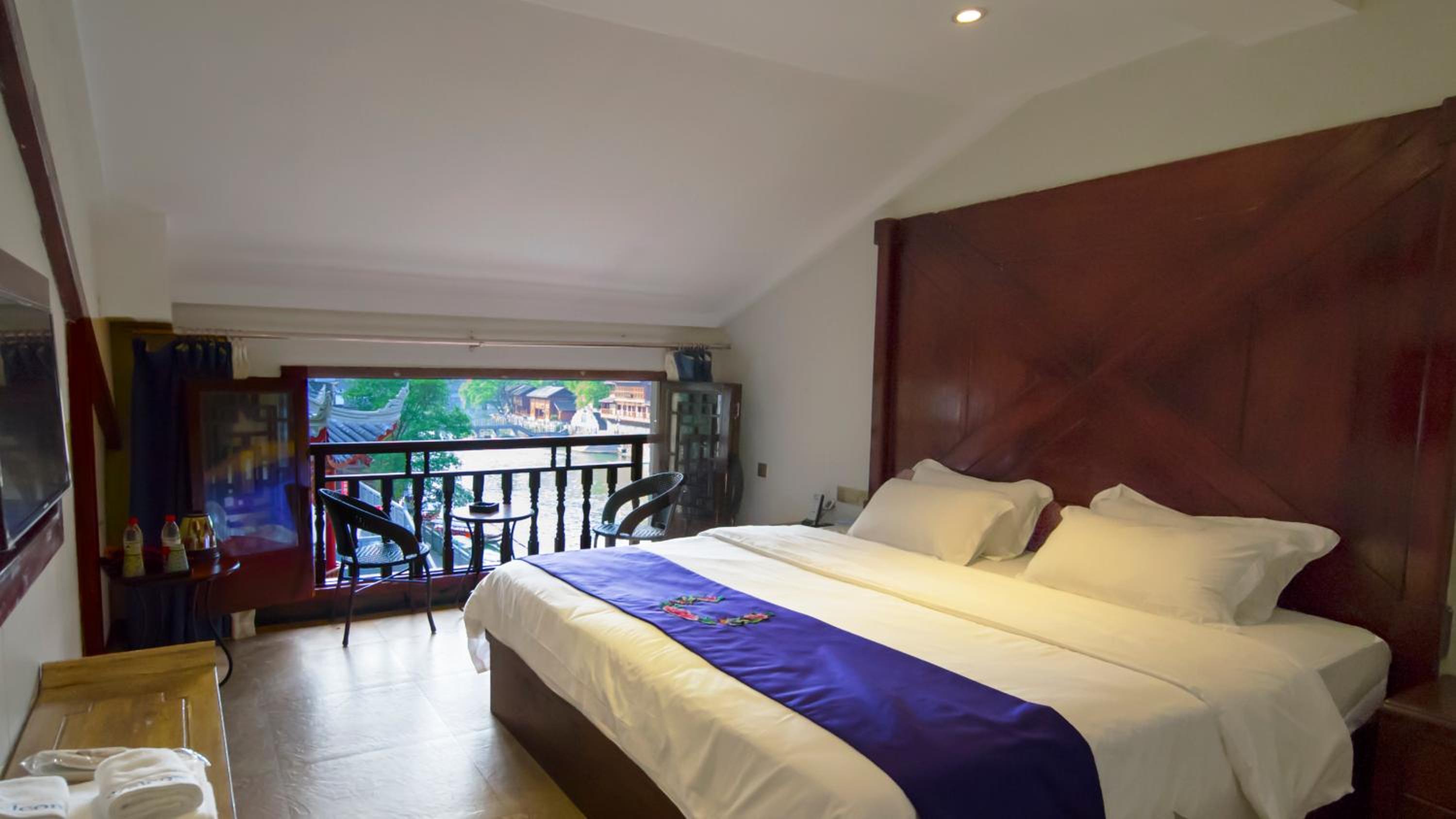 King Room with Lake View photo 3