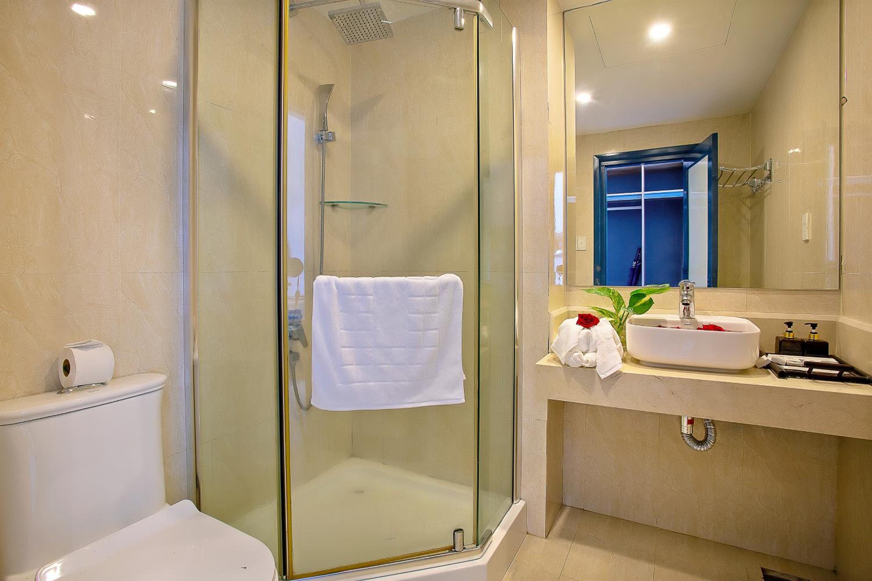 Superior King Room - Photo 5