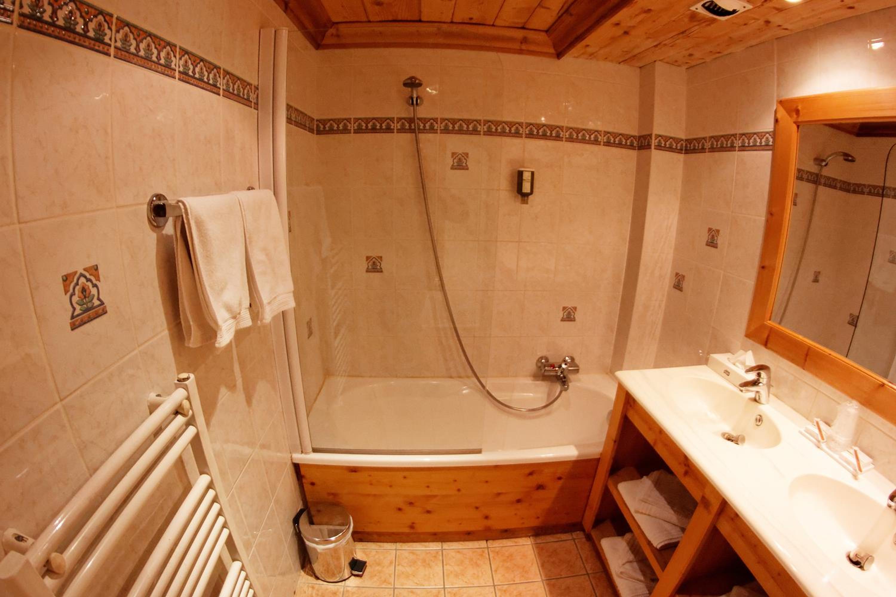 Superior Triple Room- Free Spa Access - Photo 2