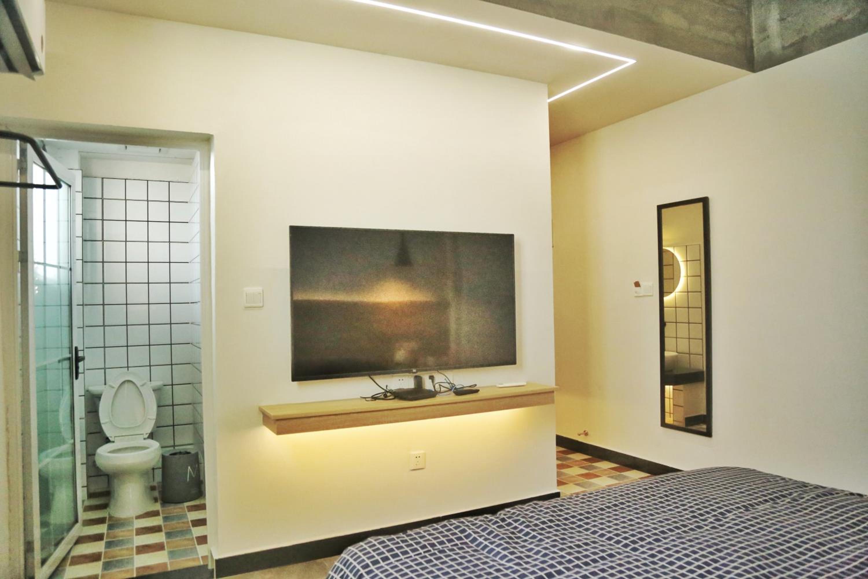 Queen Room photo 2