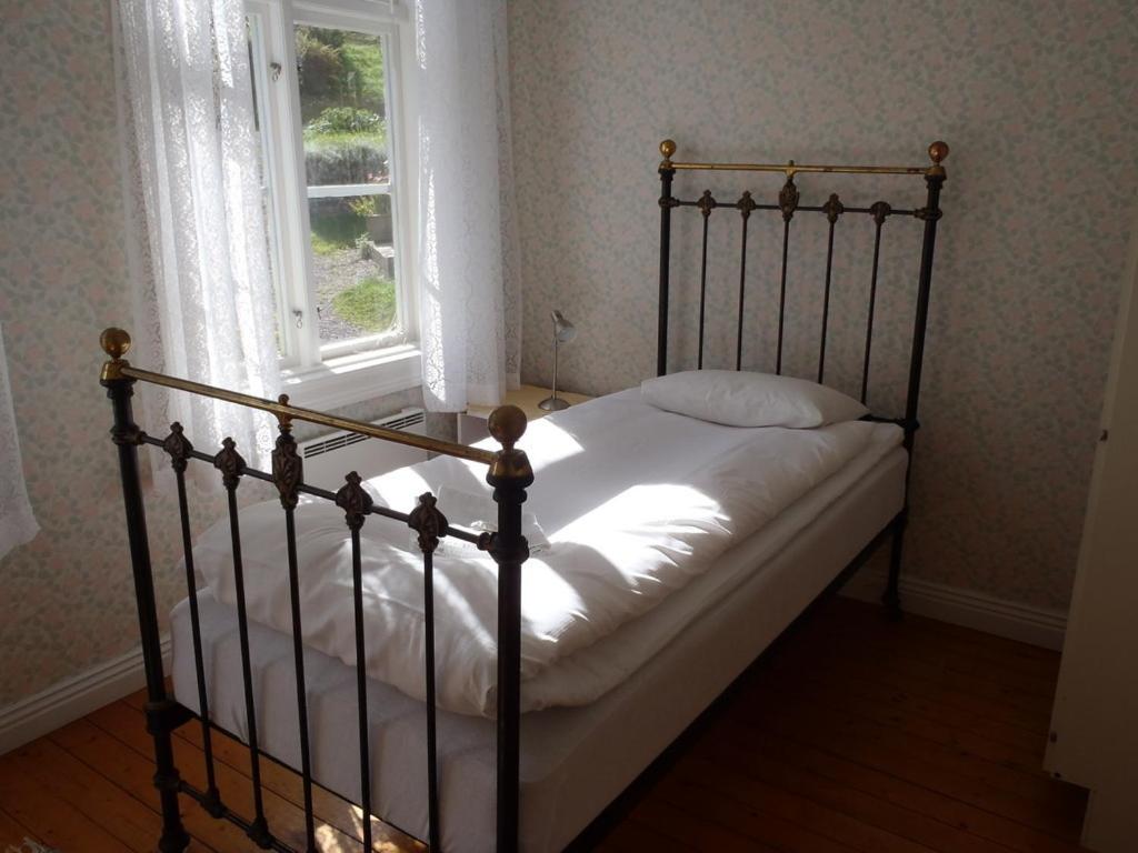 Single Room with Shared Shower and Toilet photo 1