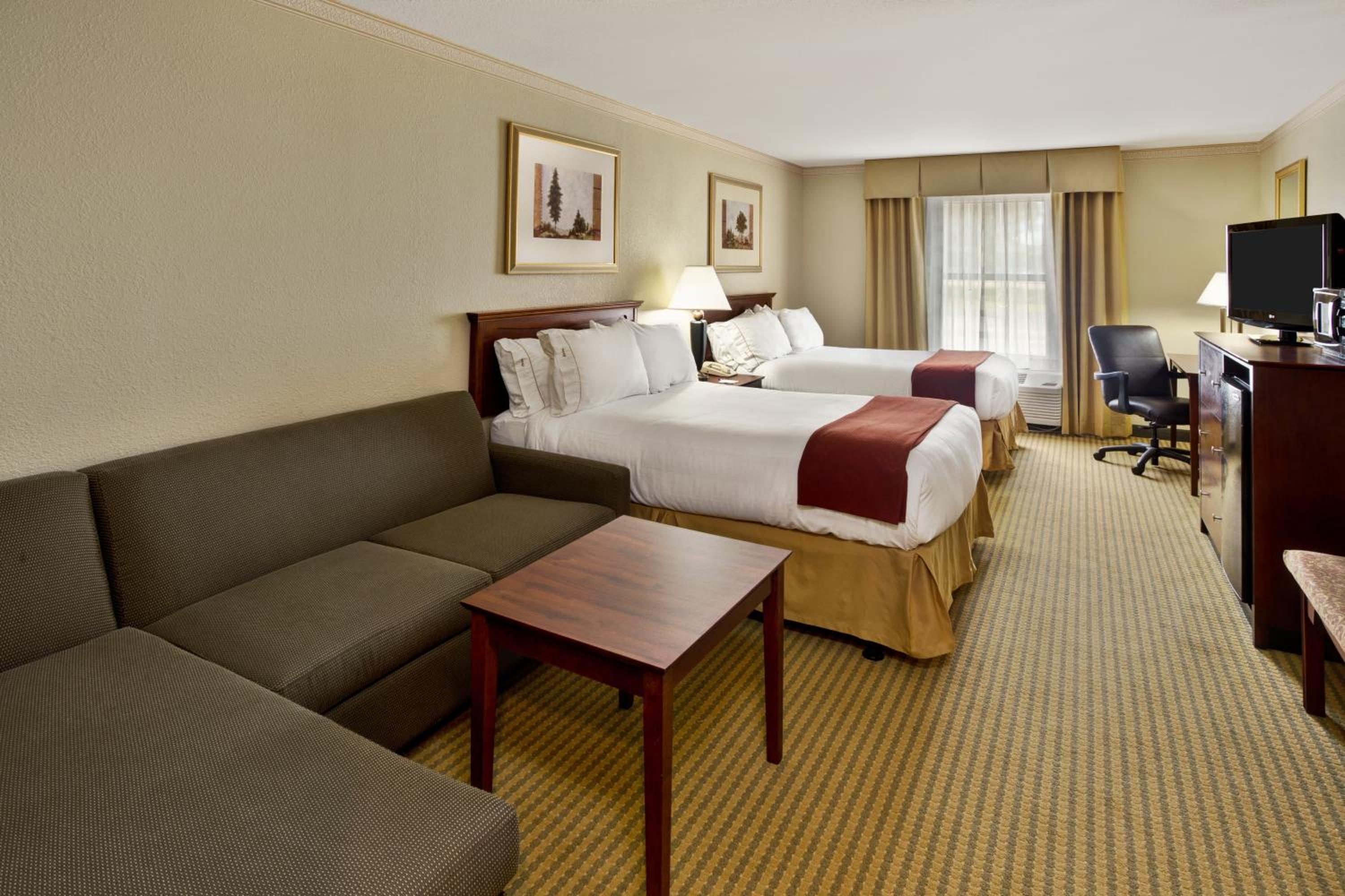 Queen Room with Two Queen Beds and Roll-in Shower - Communication Accessible photo 1