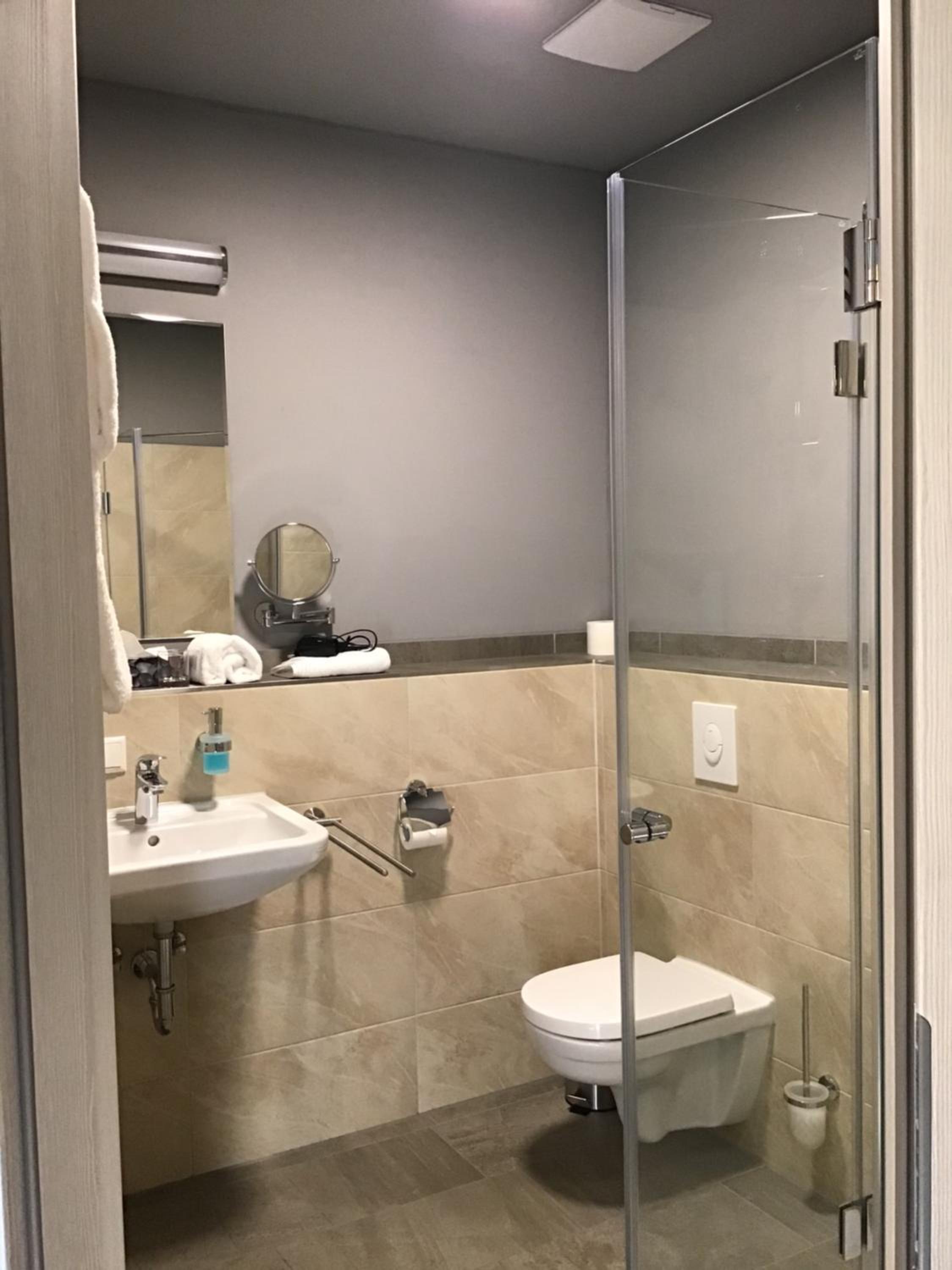 Double or Twin Room with Bathroom photo 2