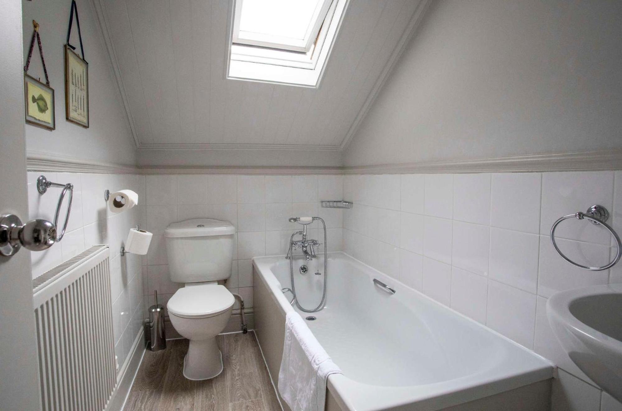 Standard Double Room - Photo 3