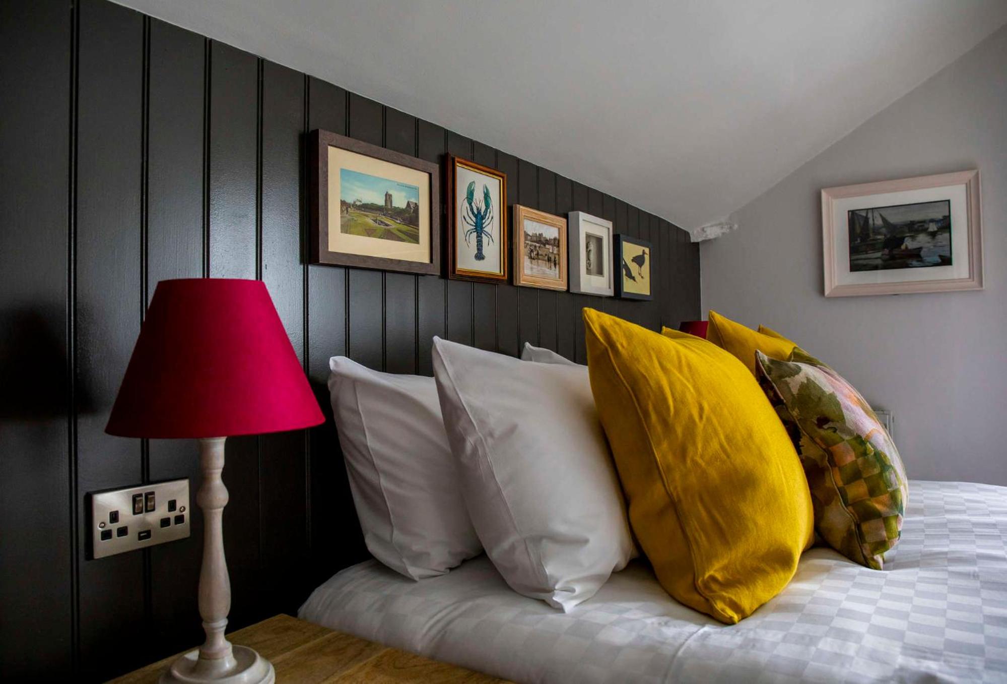 Standard Double Room - Photo 7