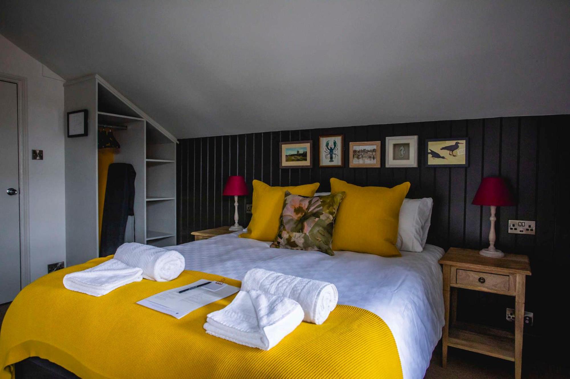 Standard Double Room - Photo 9
