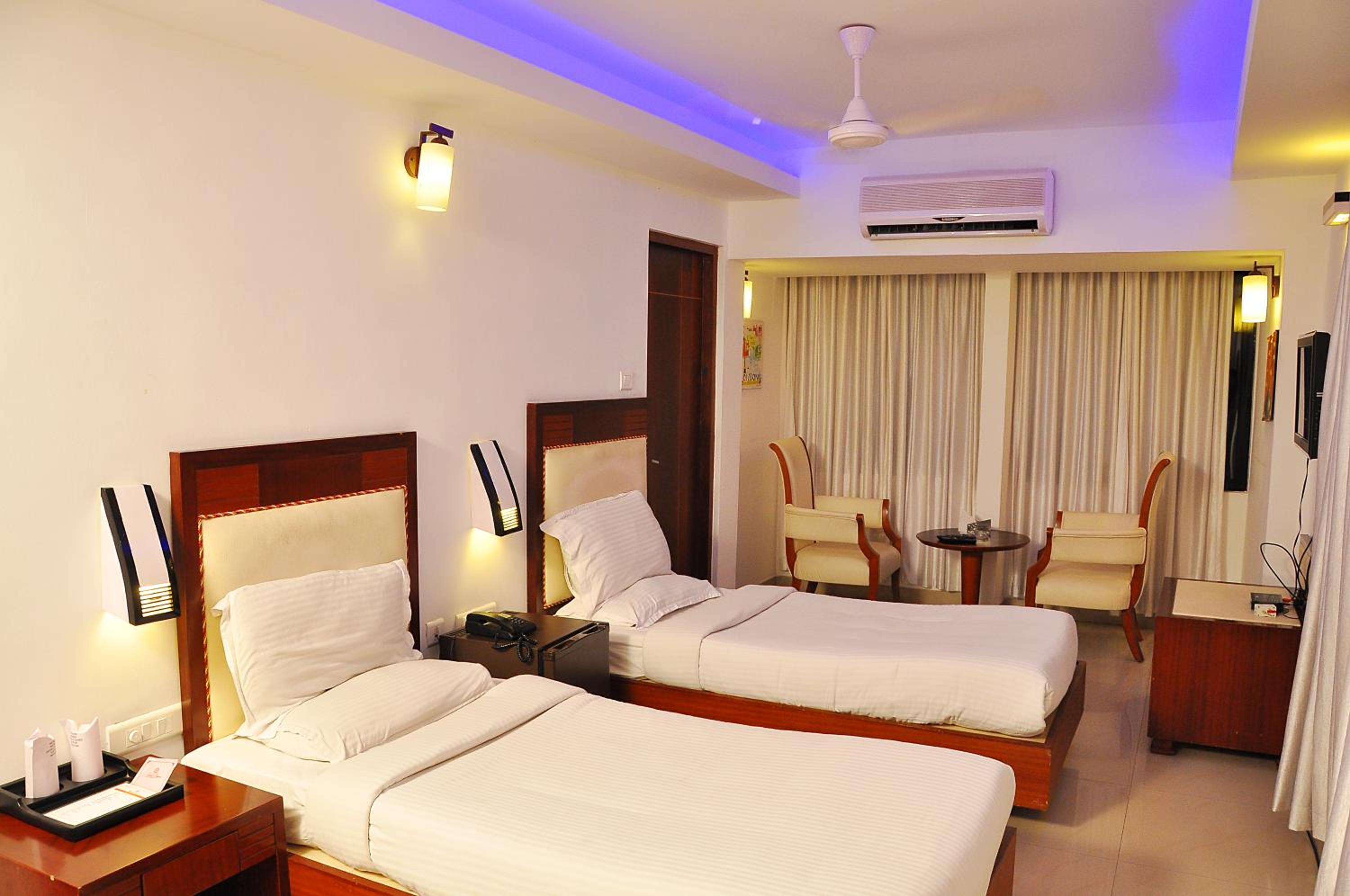 Standard Double or Twin Room - Photo 13