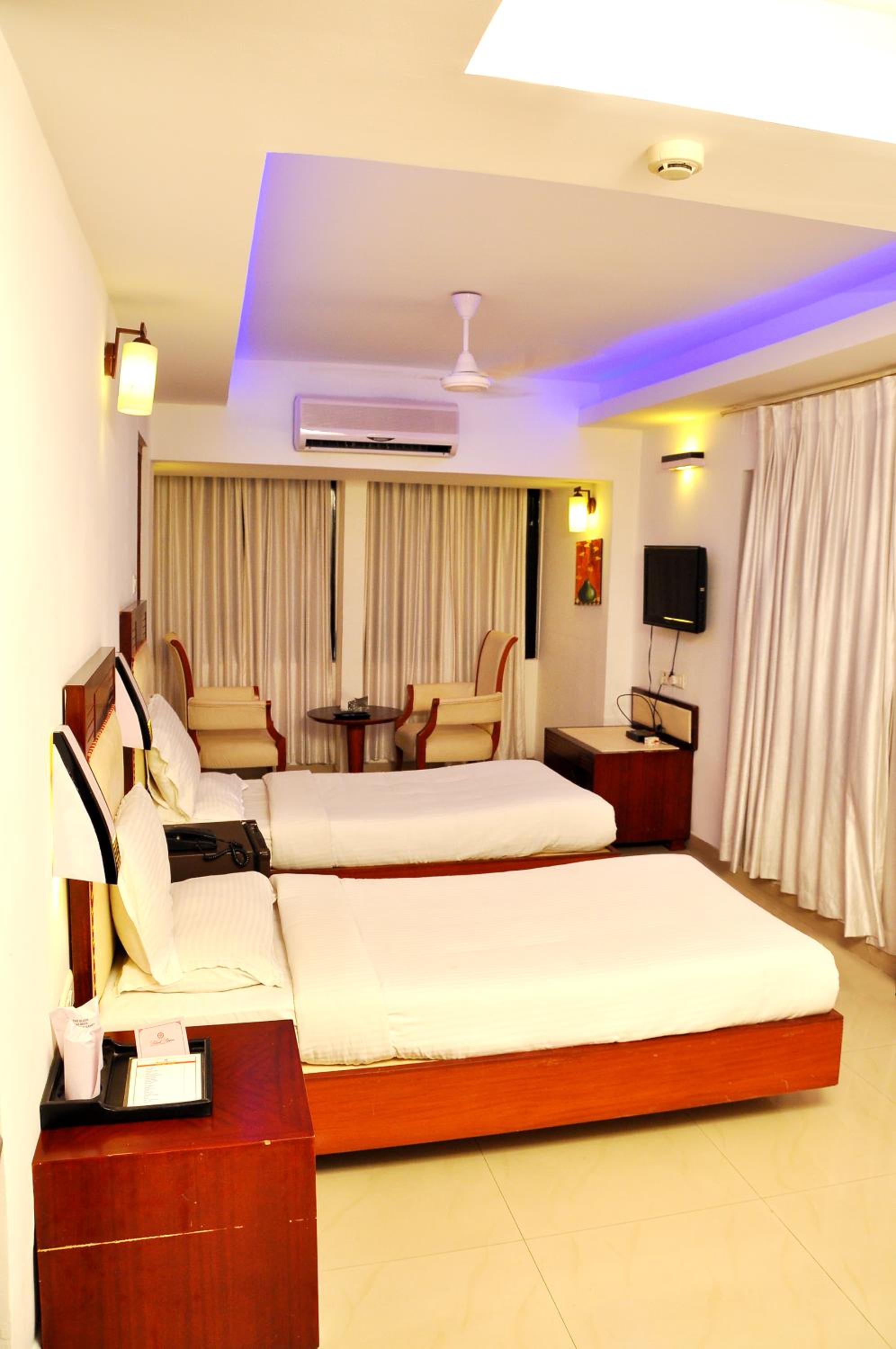 Standard Double or Twin Room - Photo 11