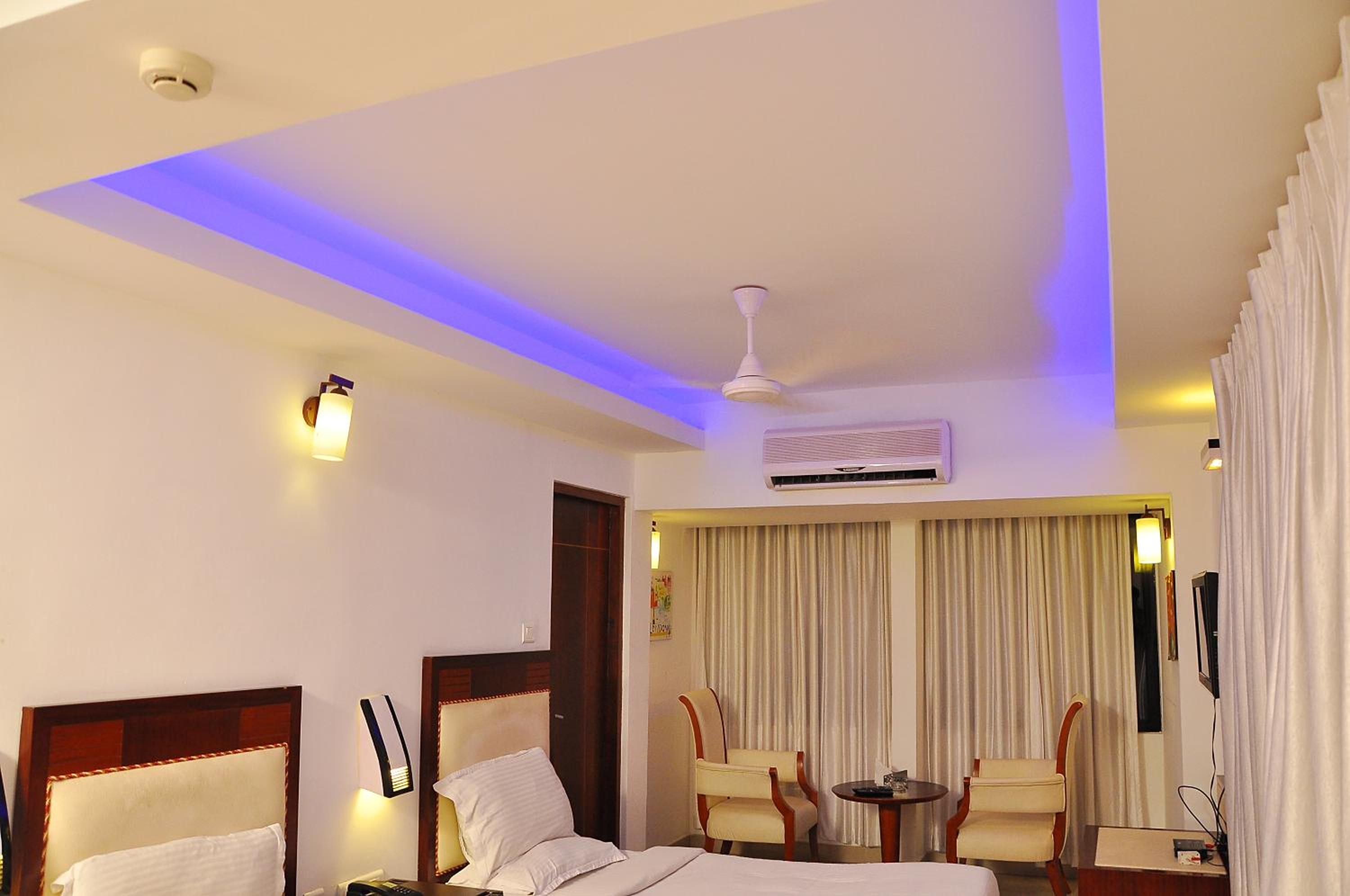 Standard Double or Twin Room - Photo 10