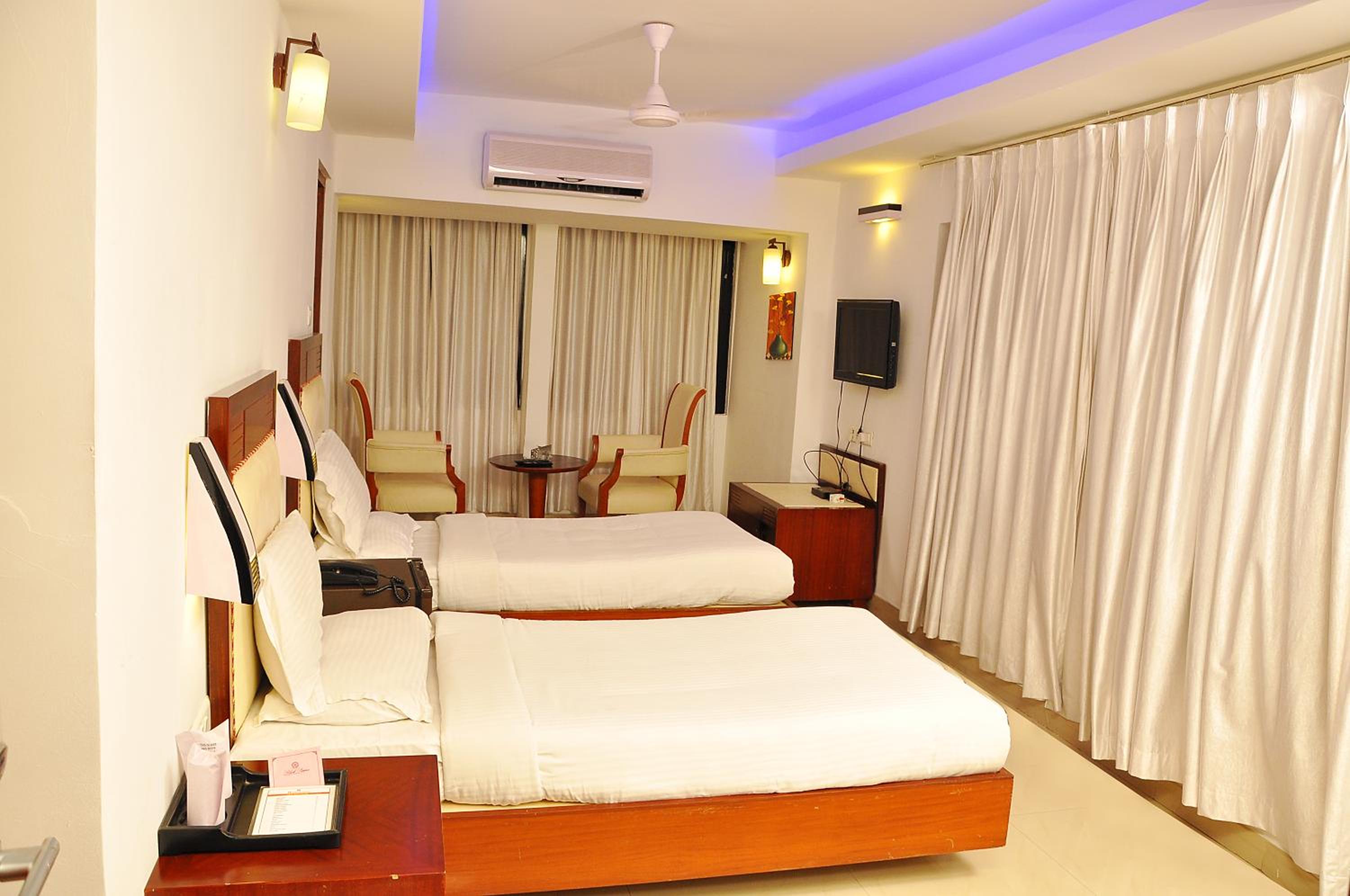 Standard Double or Twin Room - Photo 9