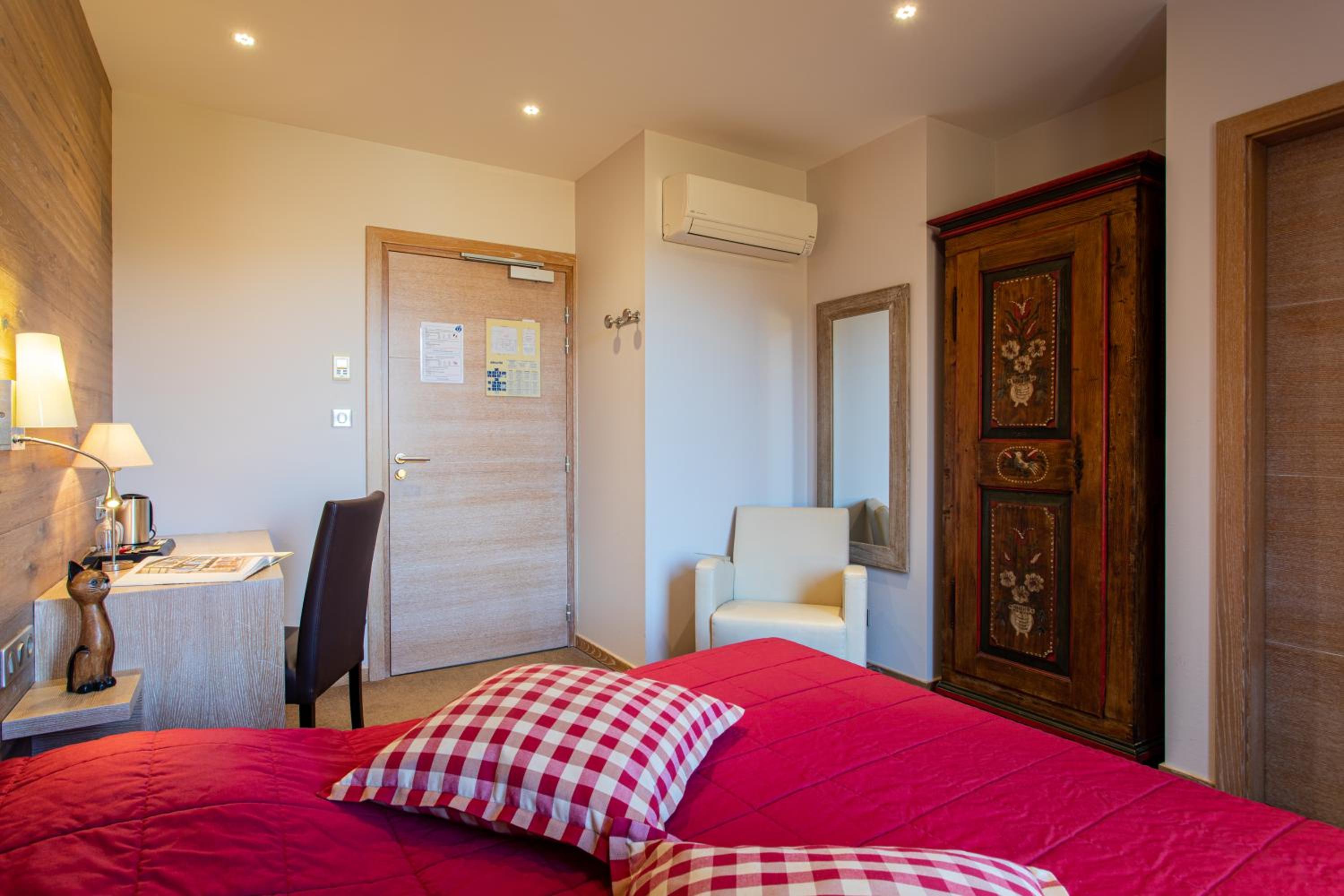 Standard Double or Twin Room - Photo 4