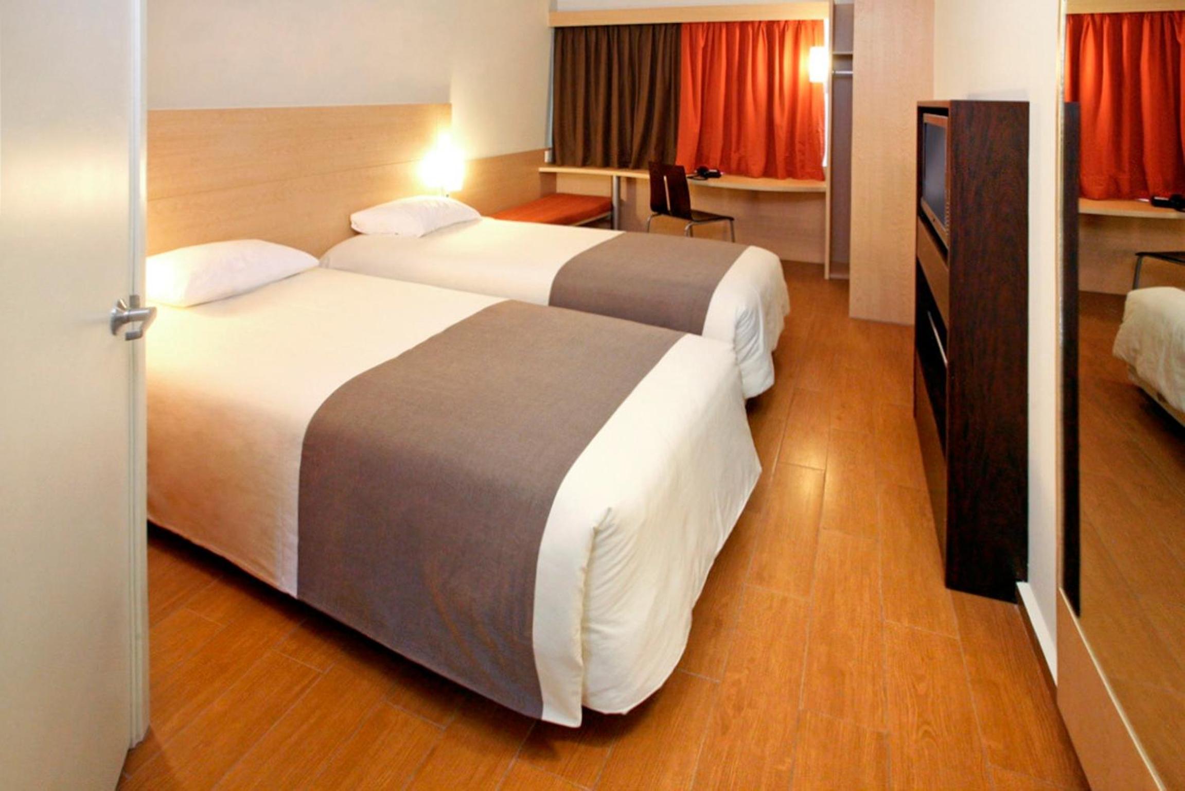 Twin Room - Photo 2