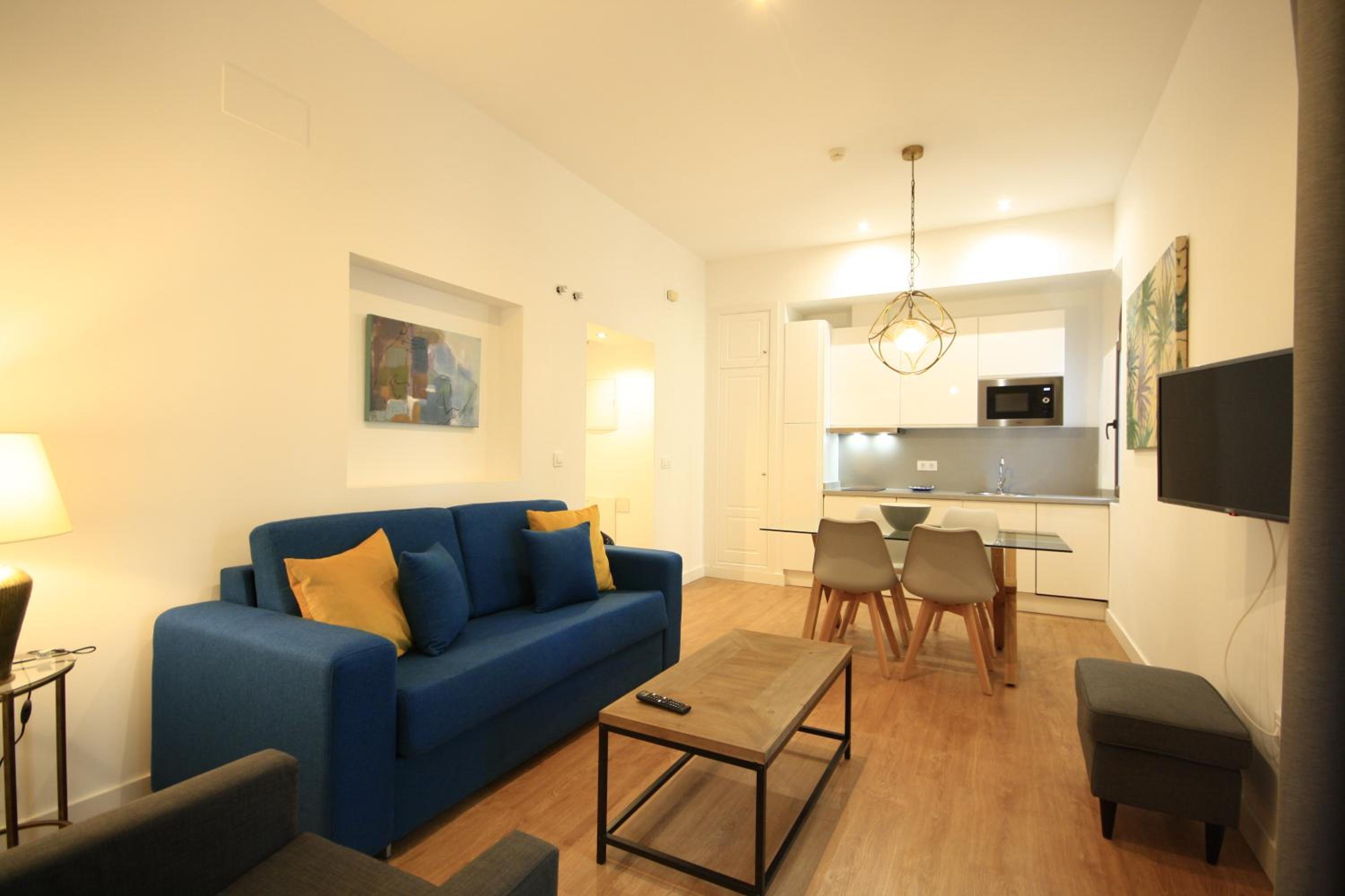 One-Bedroom Apartment - Photo 3