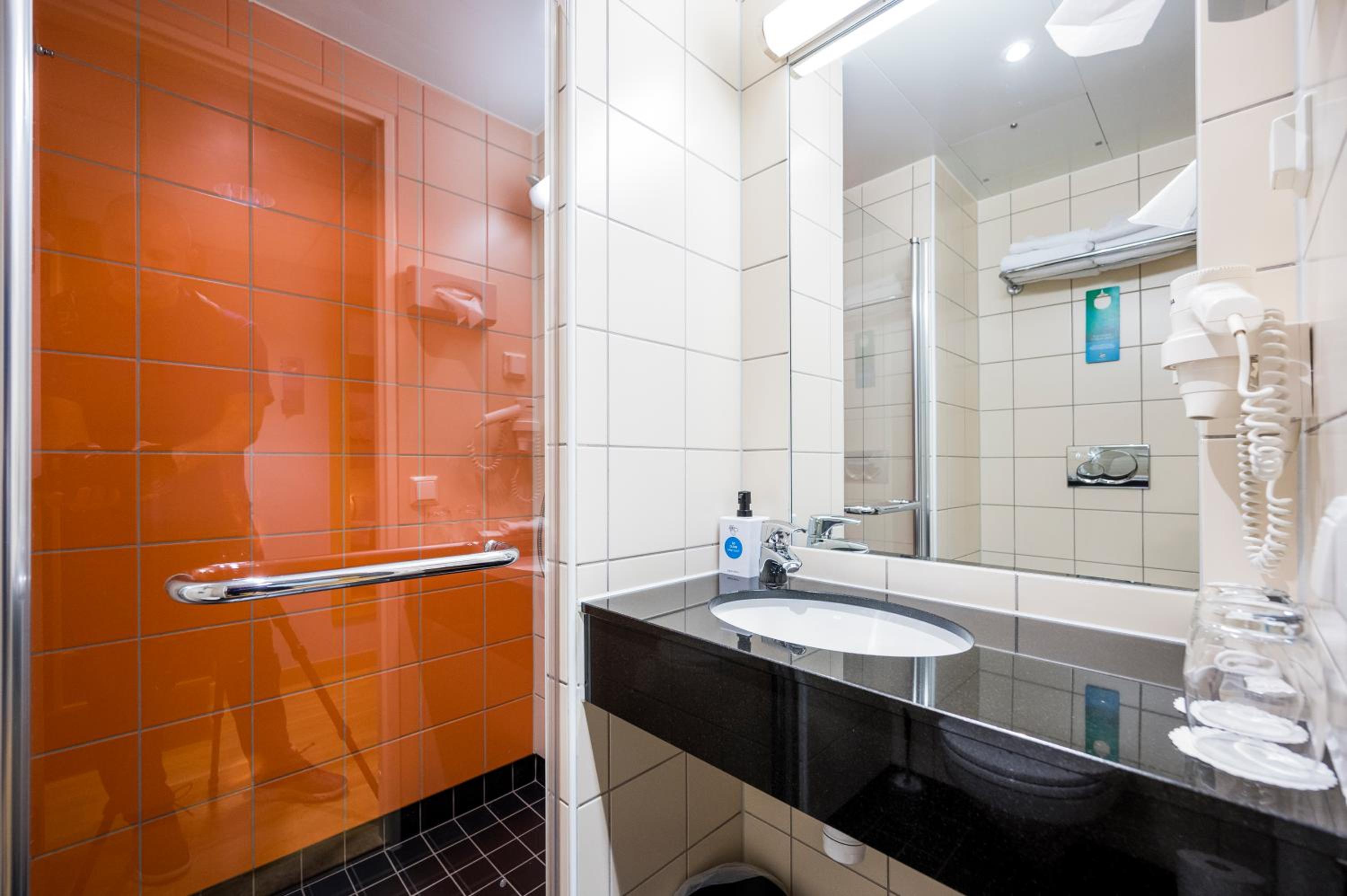 Standard Double or Twin Room - Photo 3