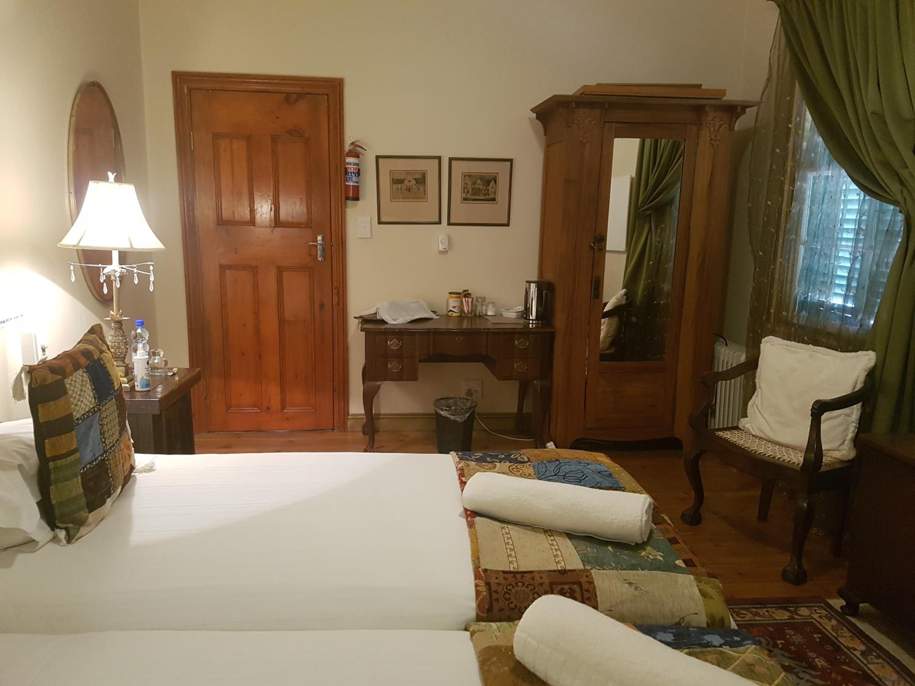 Large Twin Room photo 1