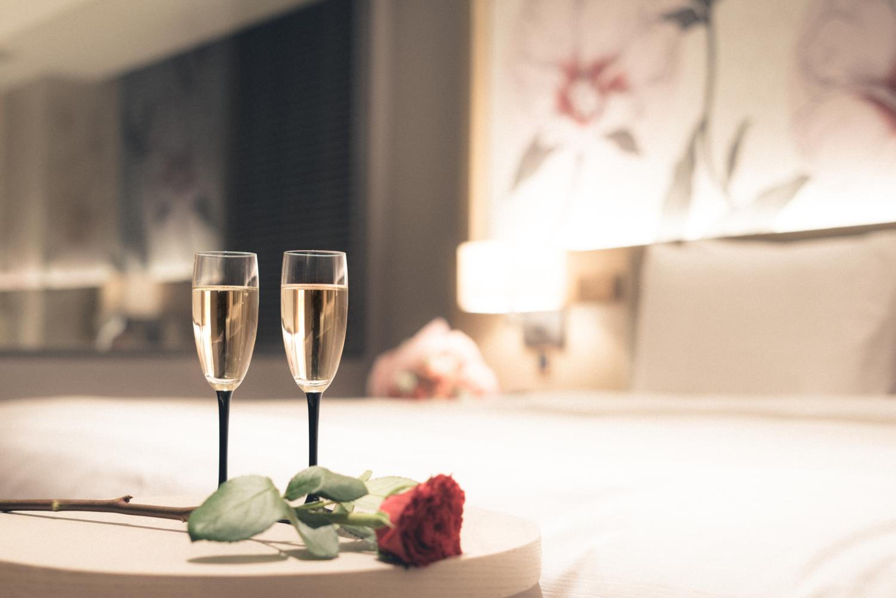 1 Bedroom Corner Suite - Roselle Suite