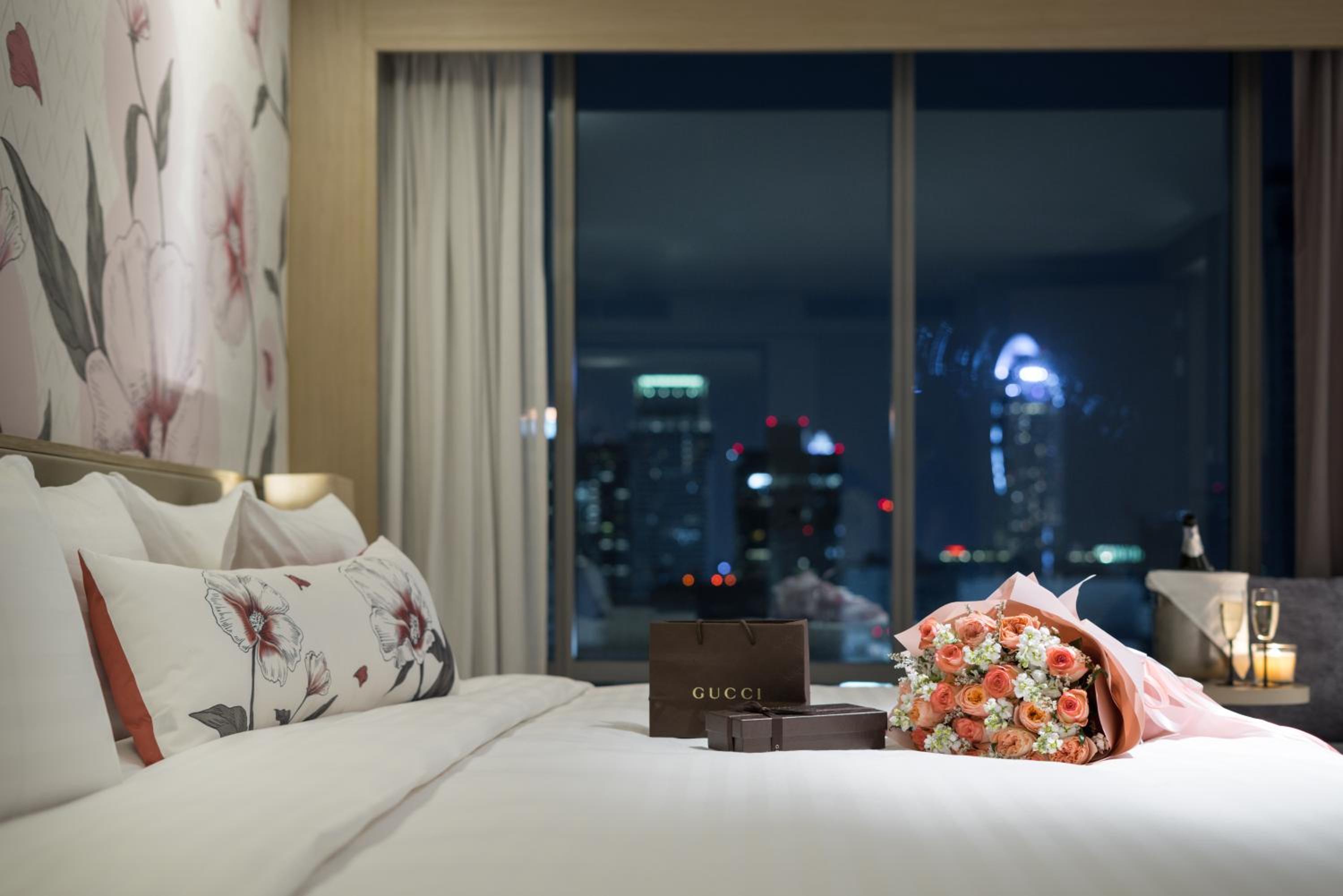 1 Bedroom Corner Suite - Roselle Suite