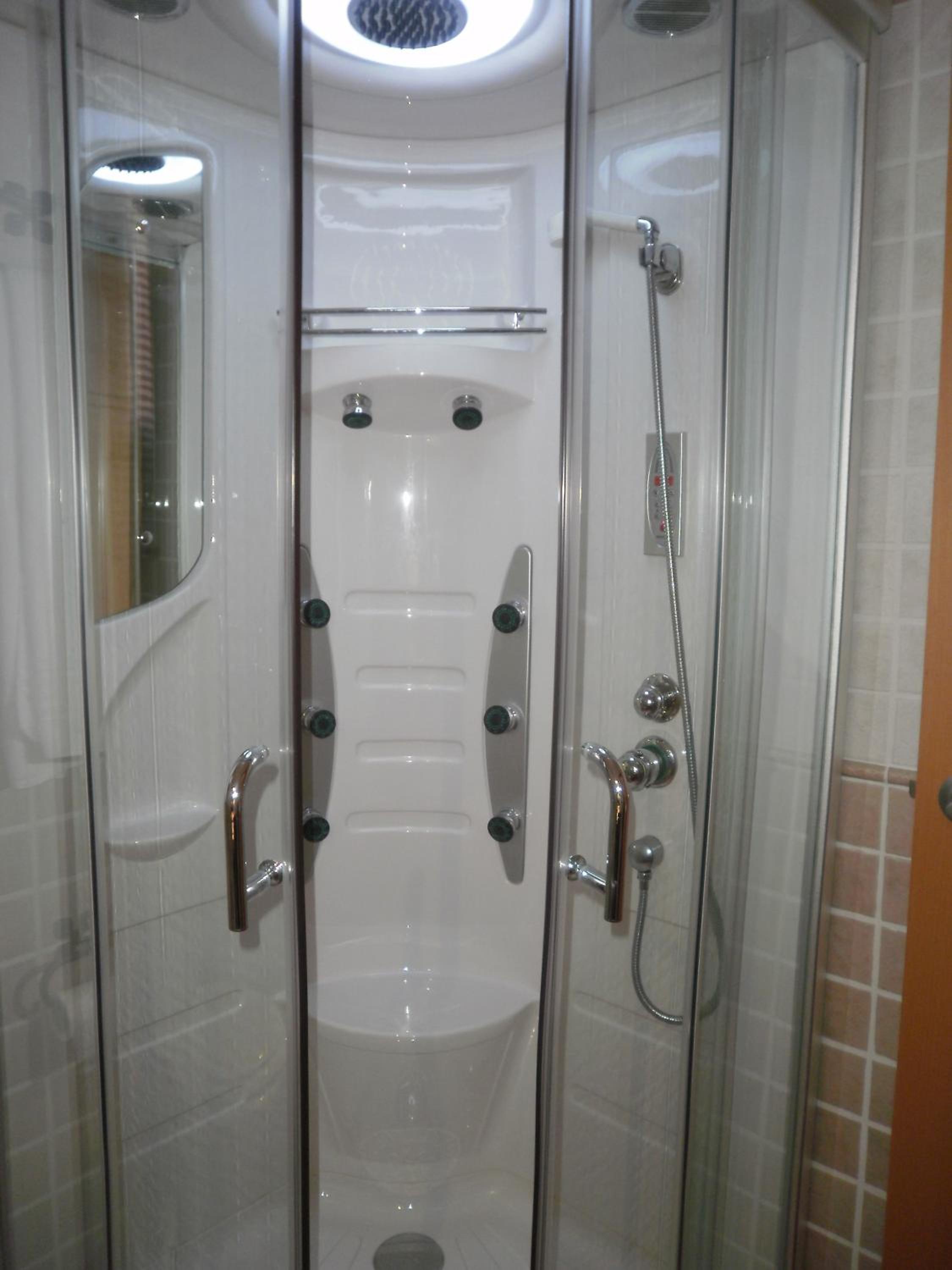 Twin Room With Private Bathroom photo 2
