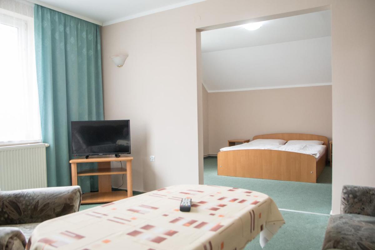 King Suite with Balcony - Photo 2