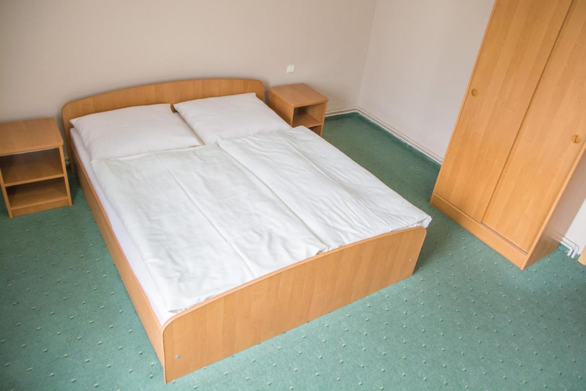 King Suite with Balcony - Photo 4