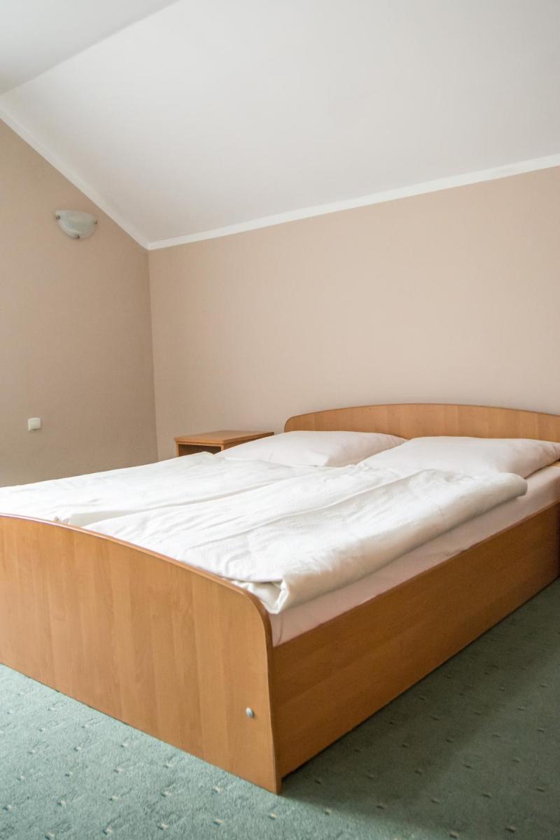 King Suite with Balcony - Photo 5