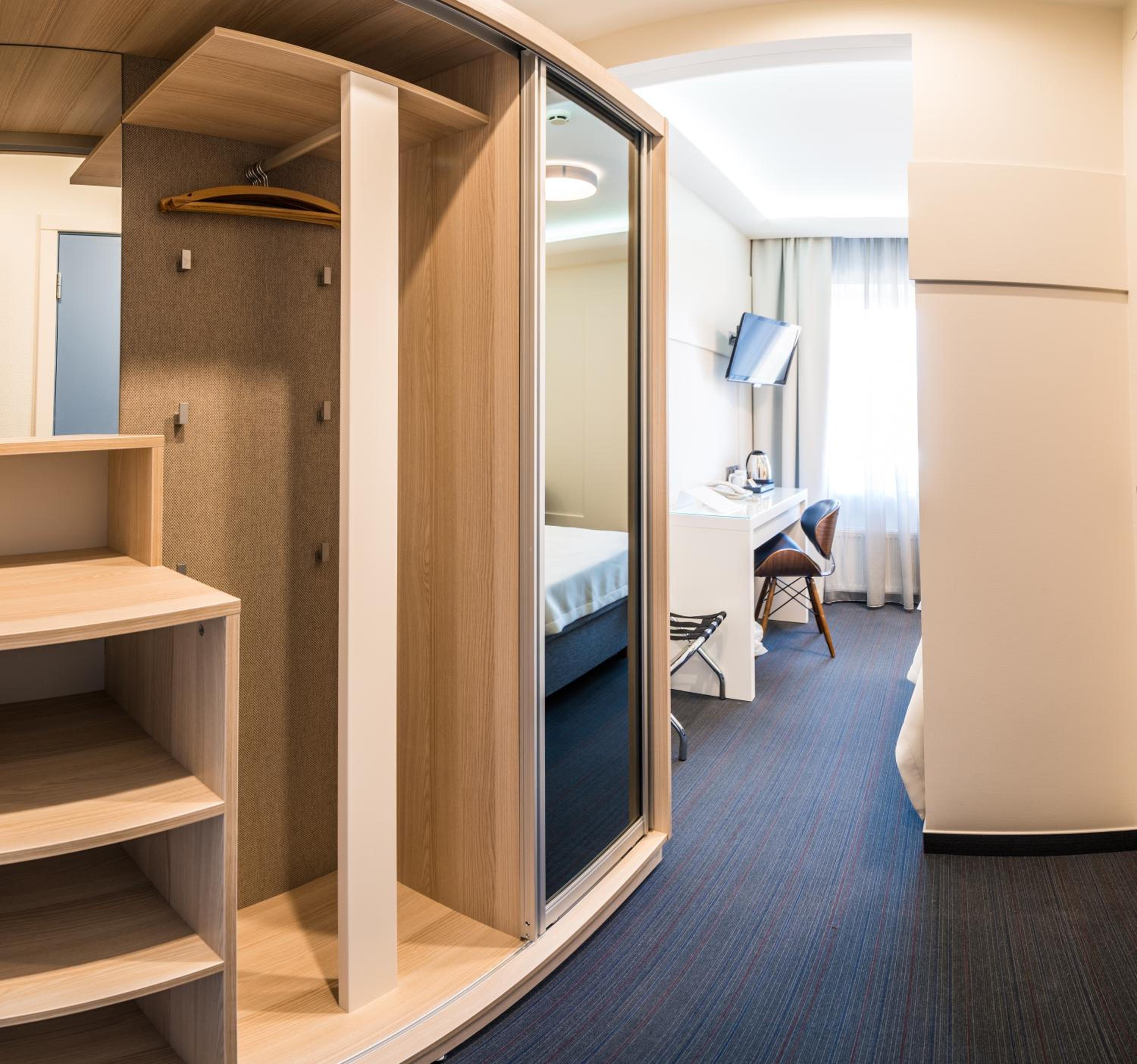 Small Double or Twin Room - Photo 1