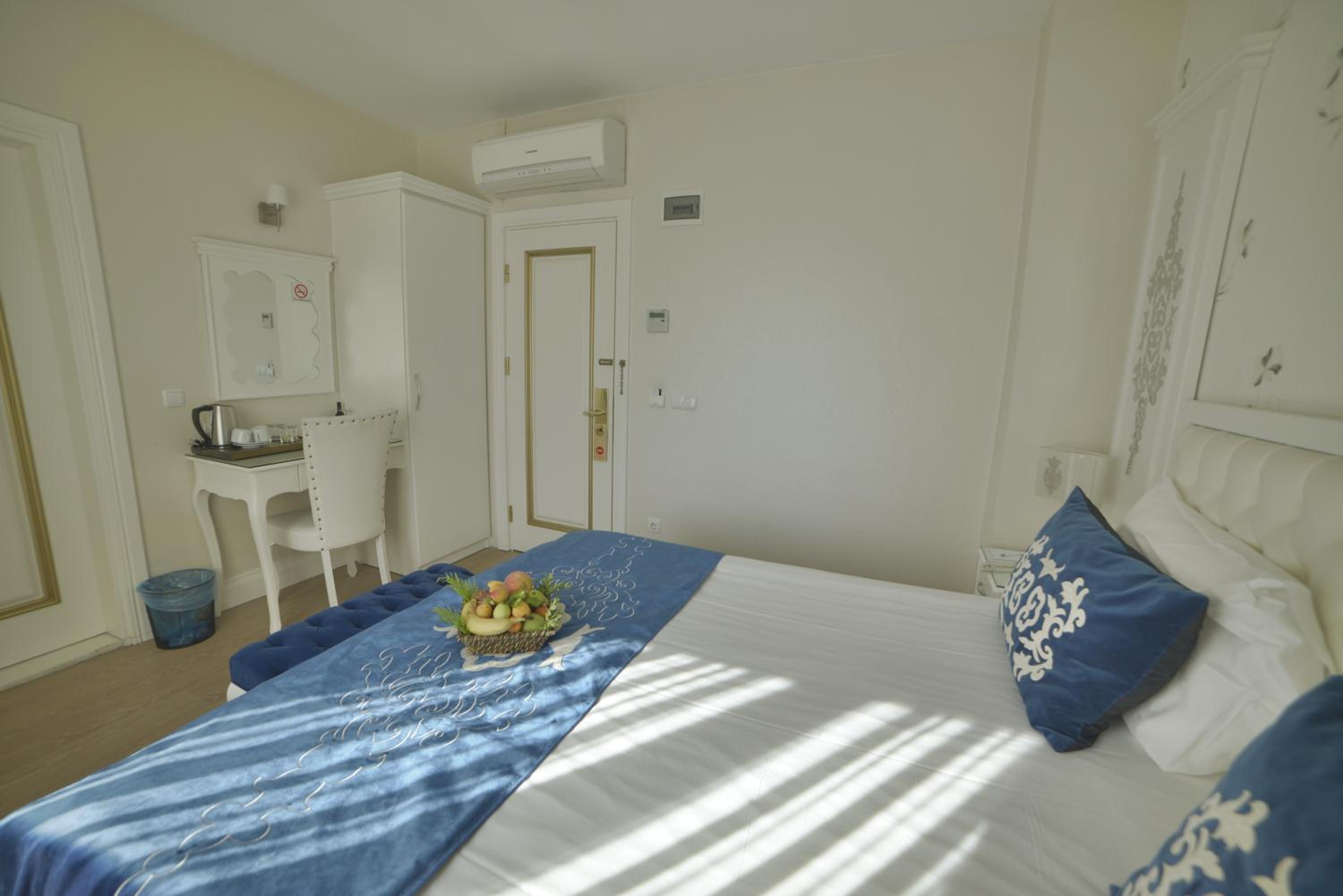 Standard Double or Twin Room photo 3