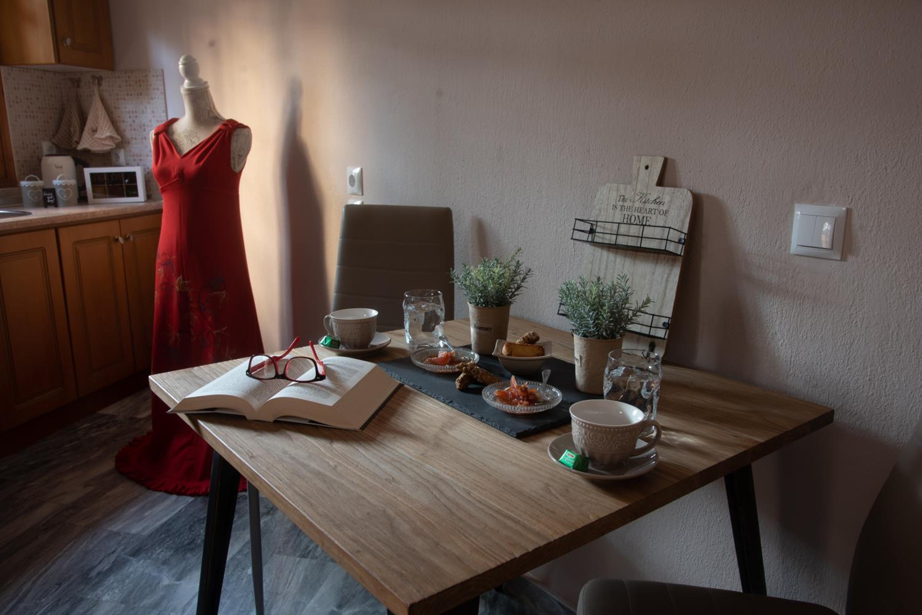 Studio Apartment photo 2