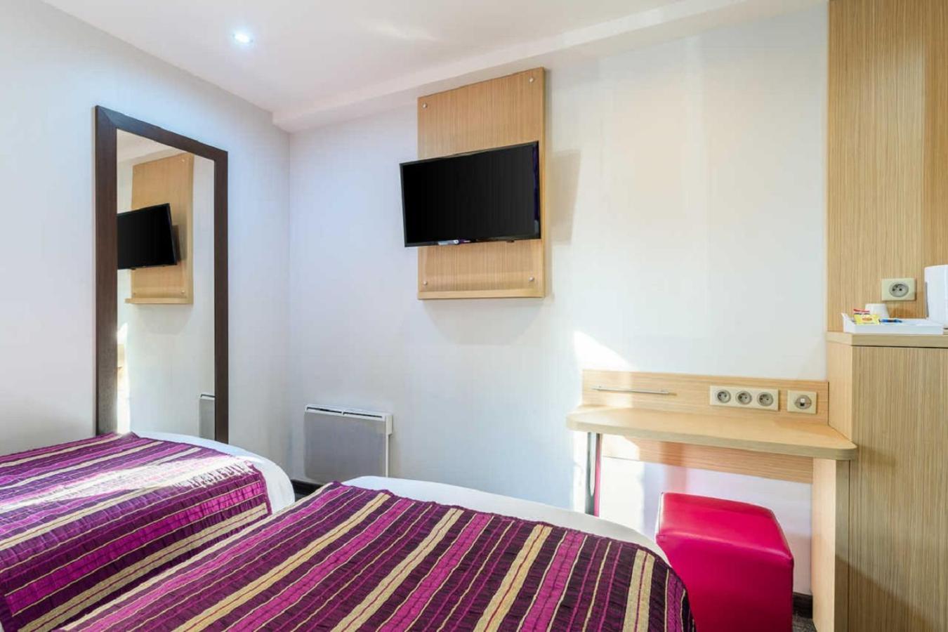 Twin Room - Photo 1
