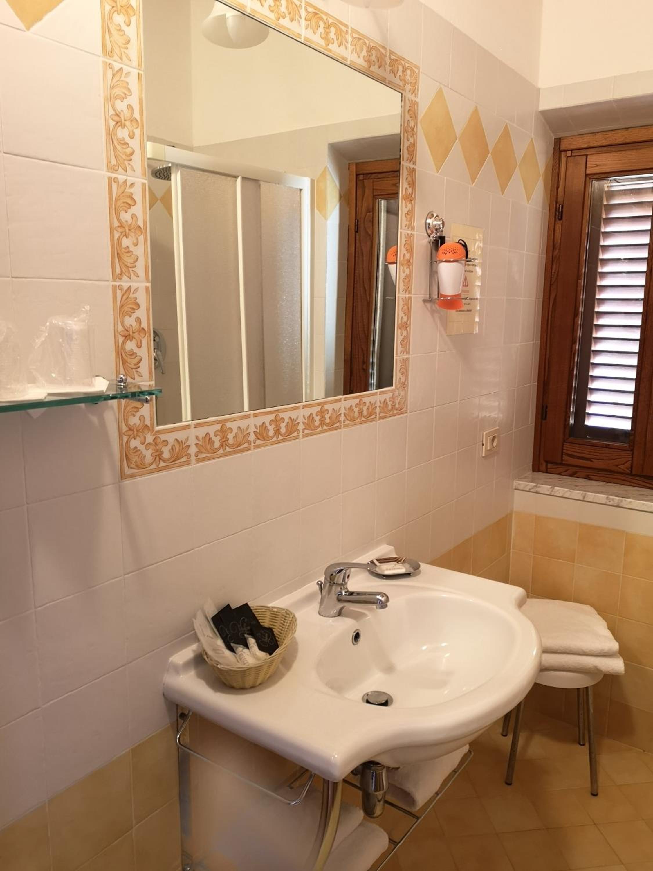 Apartment - Ground Floor - Photo 2