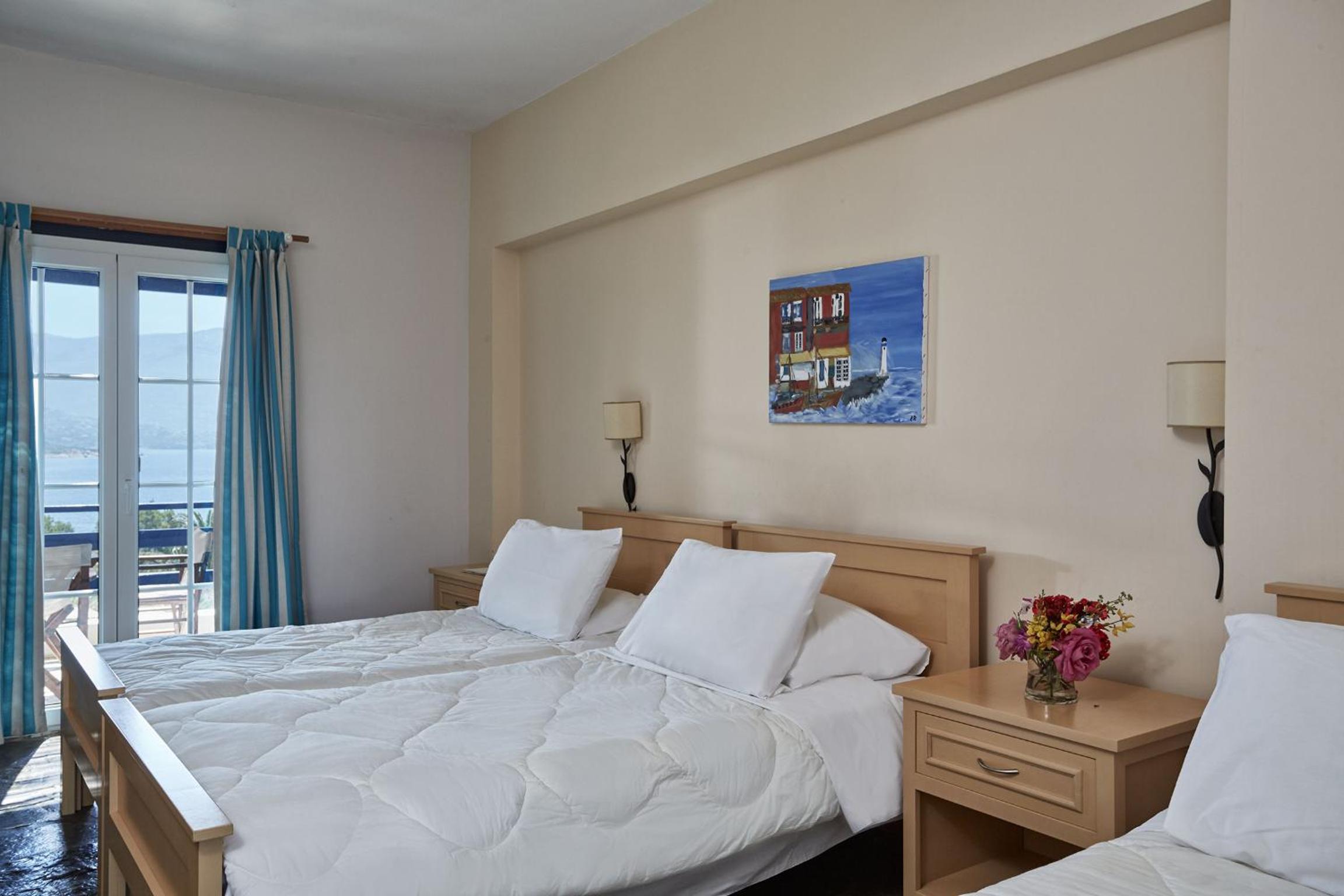 Double Or Twin Room With Side Sea View photo 1