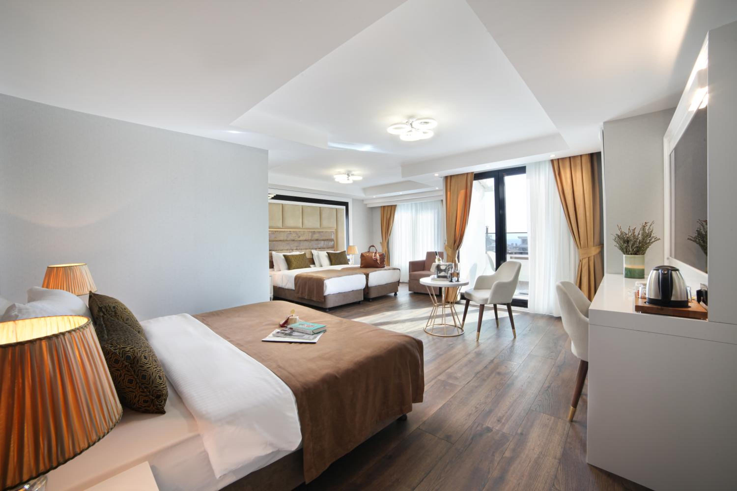 Junior Suite with Balcony photo 1