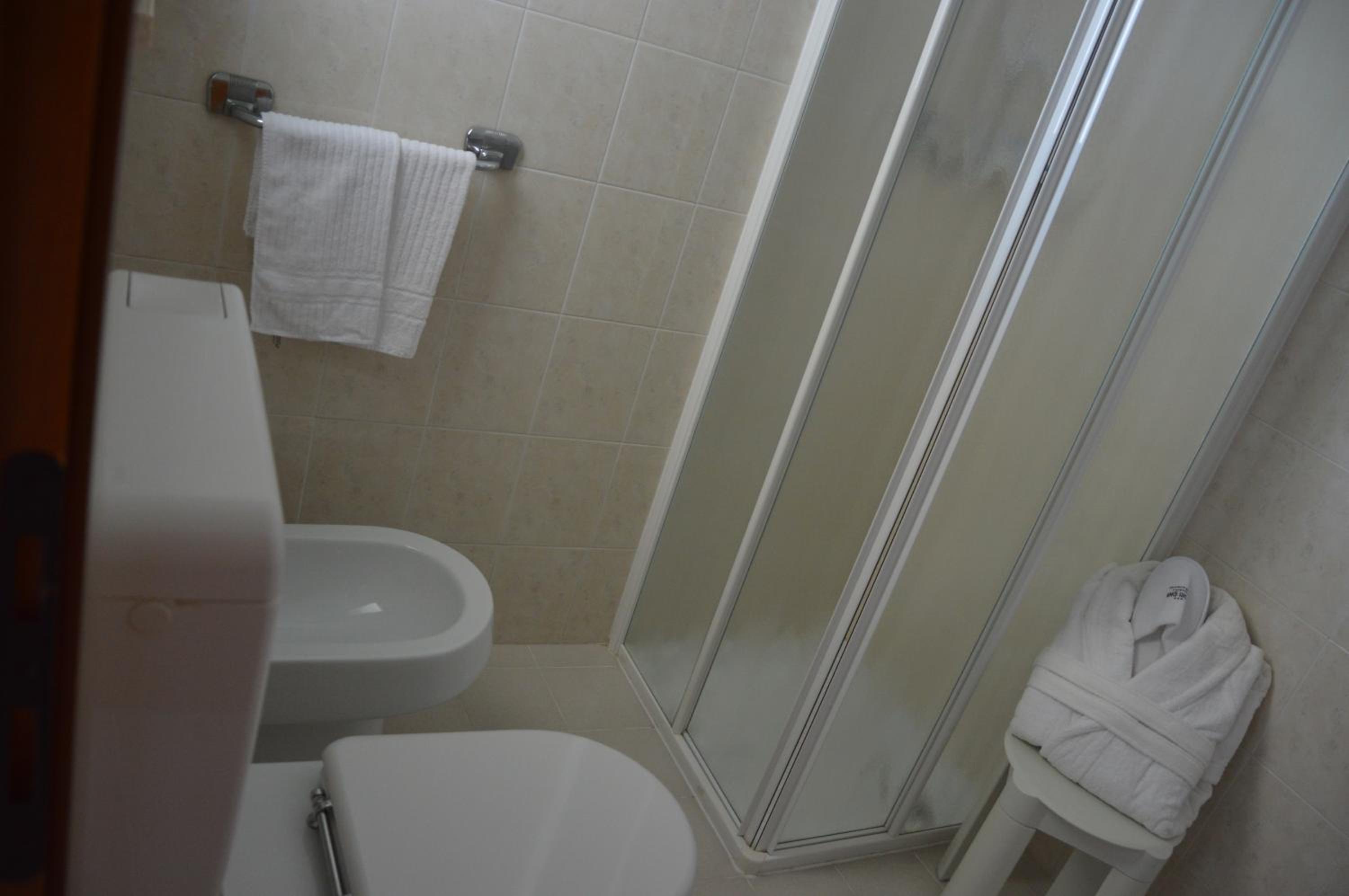 Double or Twin Room photo 3