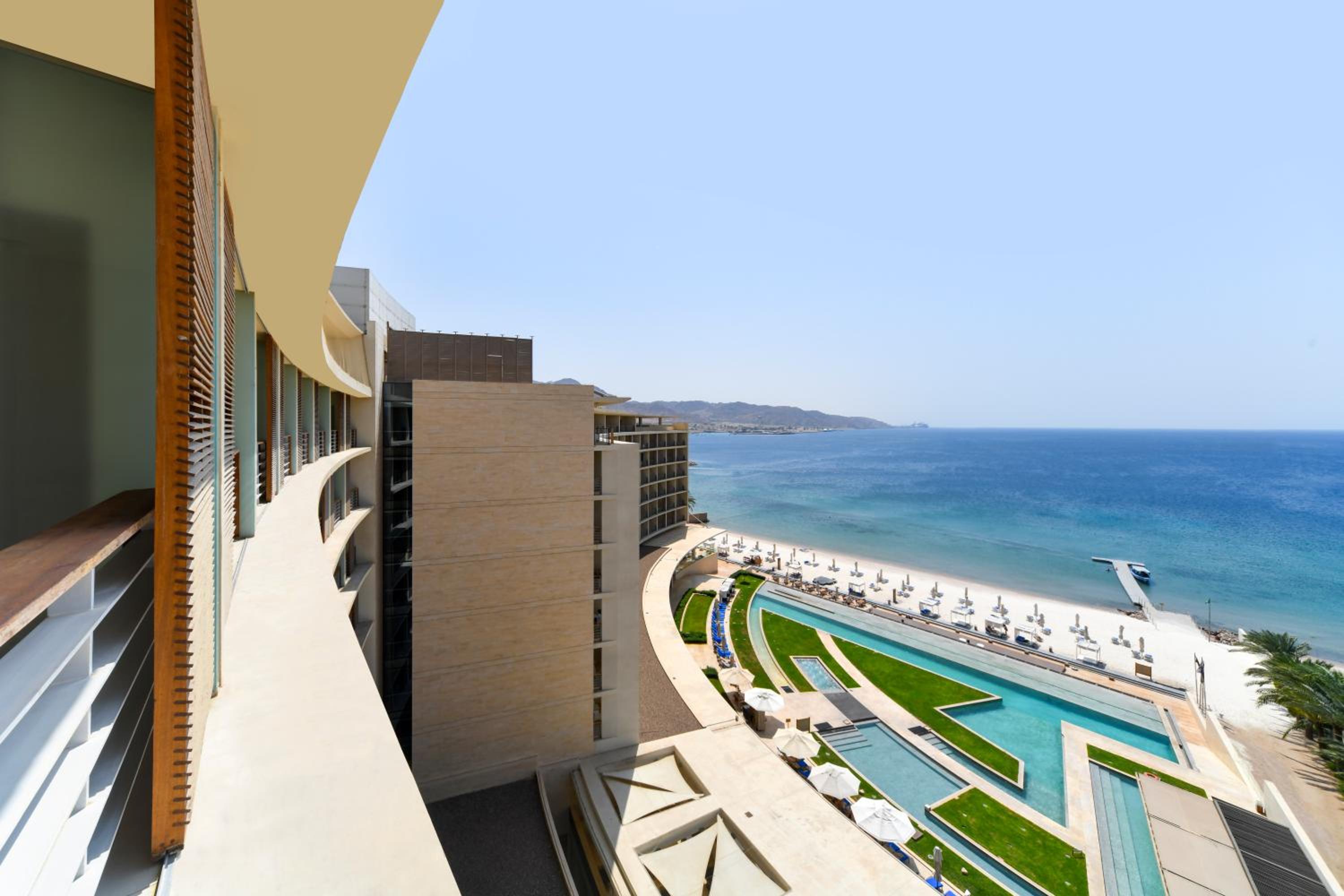 Sea View Deluxe Room (King Bed) - Photo 6