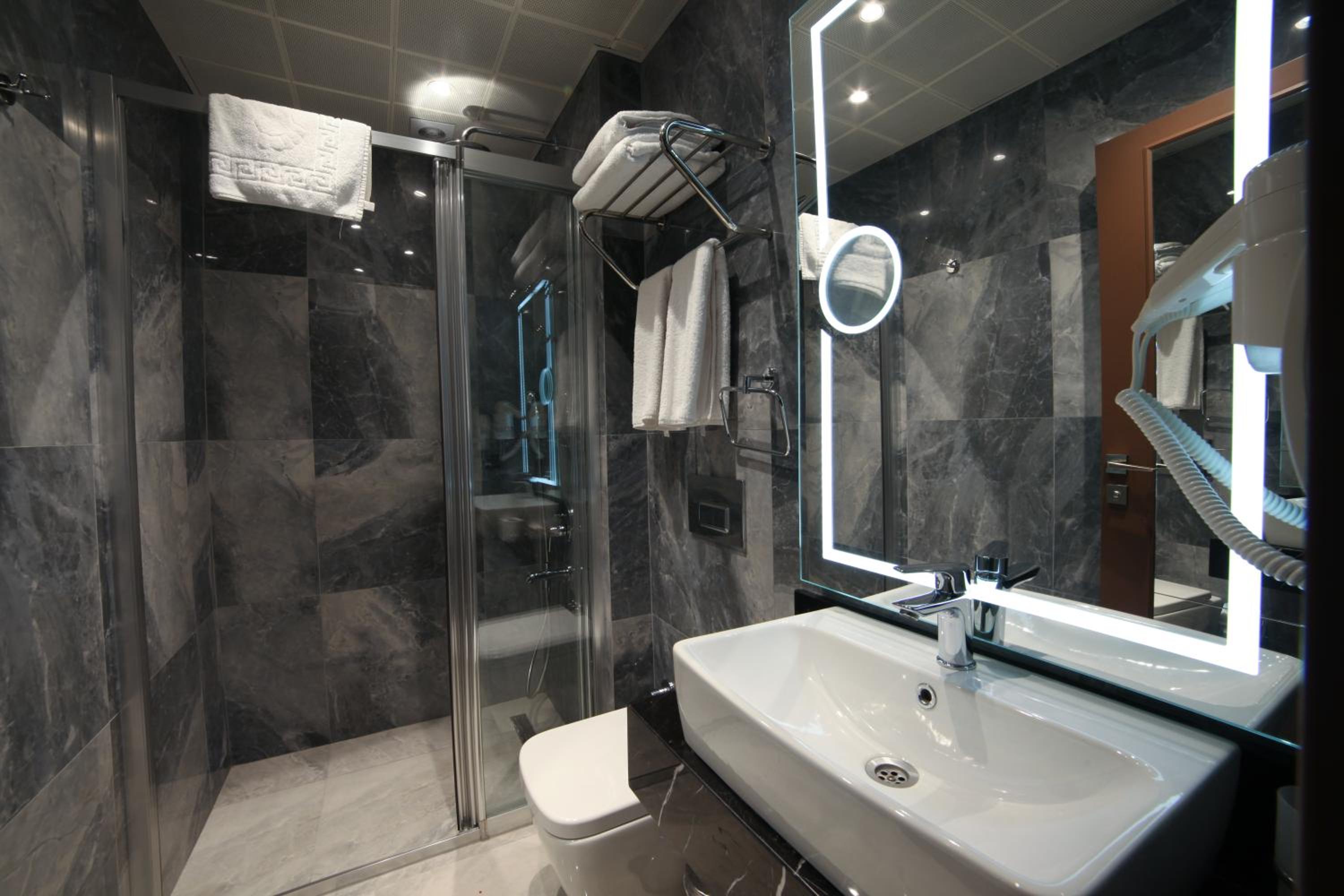 Superior Triple Room photo 2