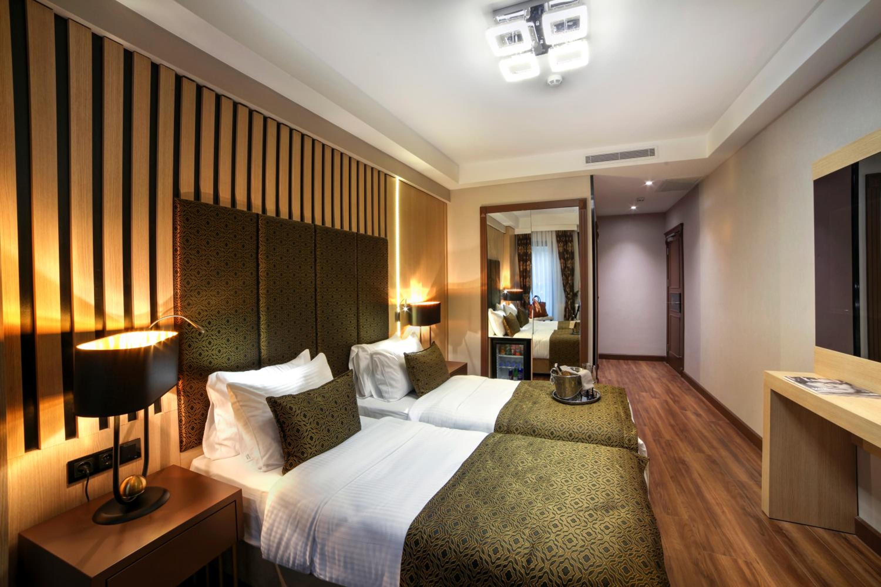 Superior Triple Room photo 3