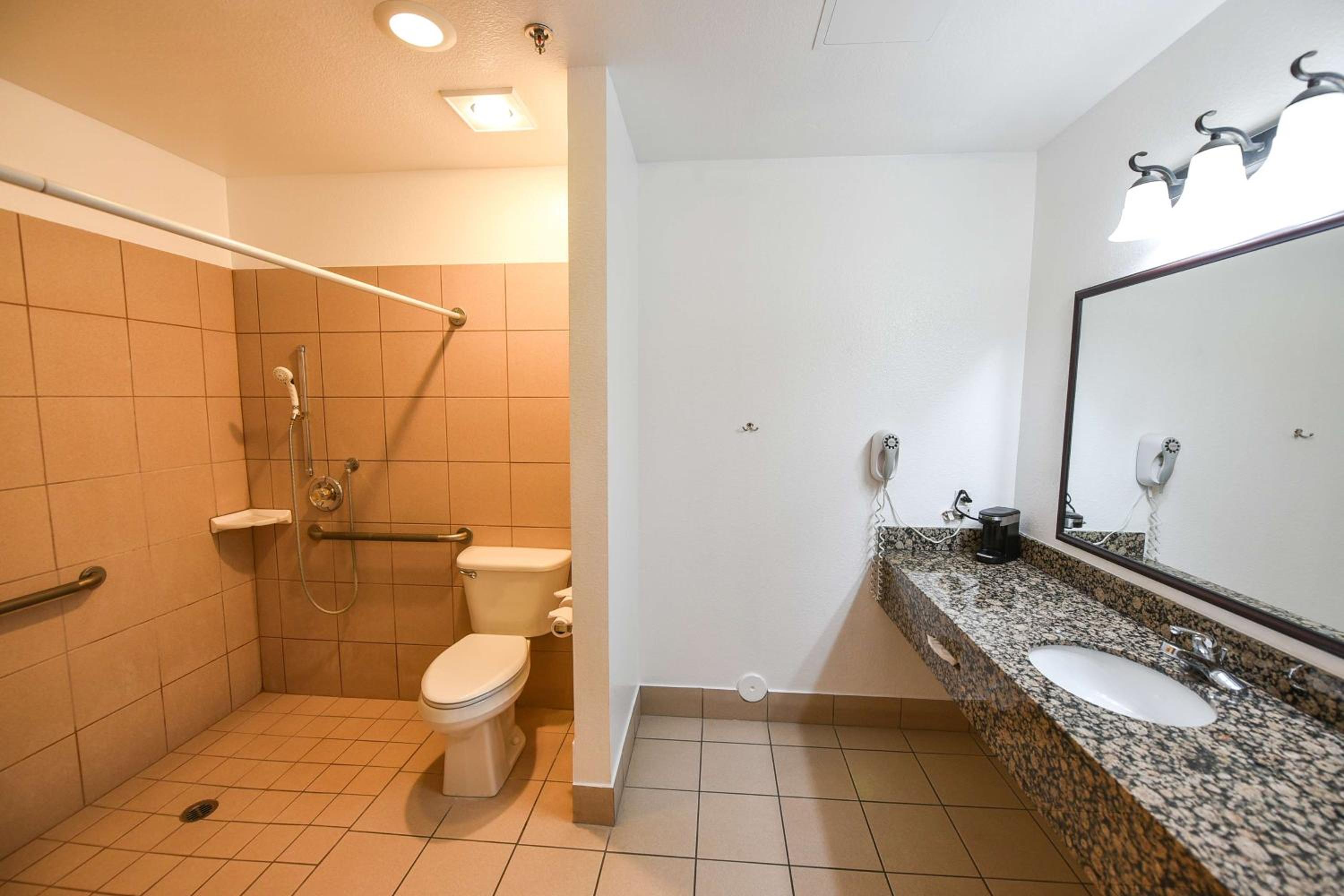 King Room with Walk-in Shower - Disability Access photo 3