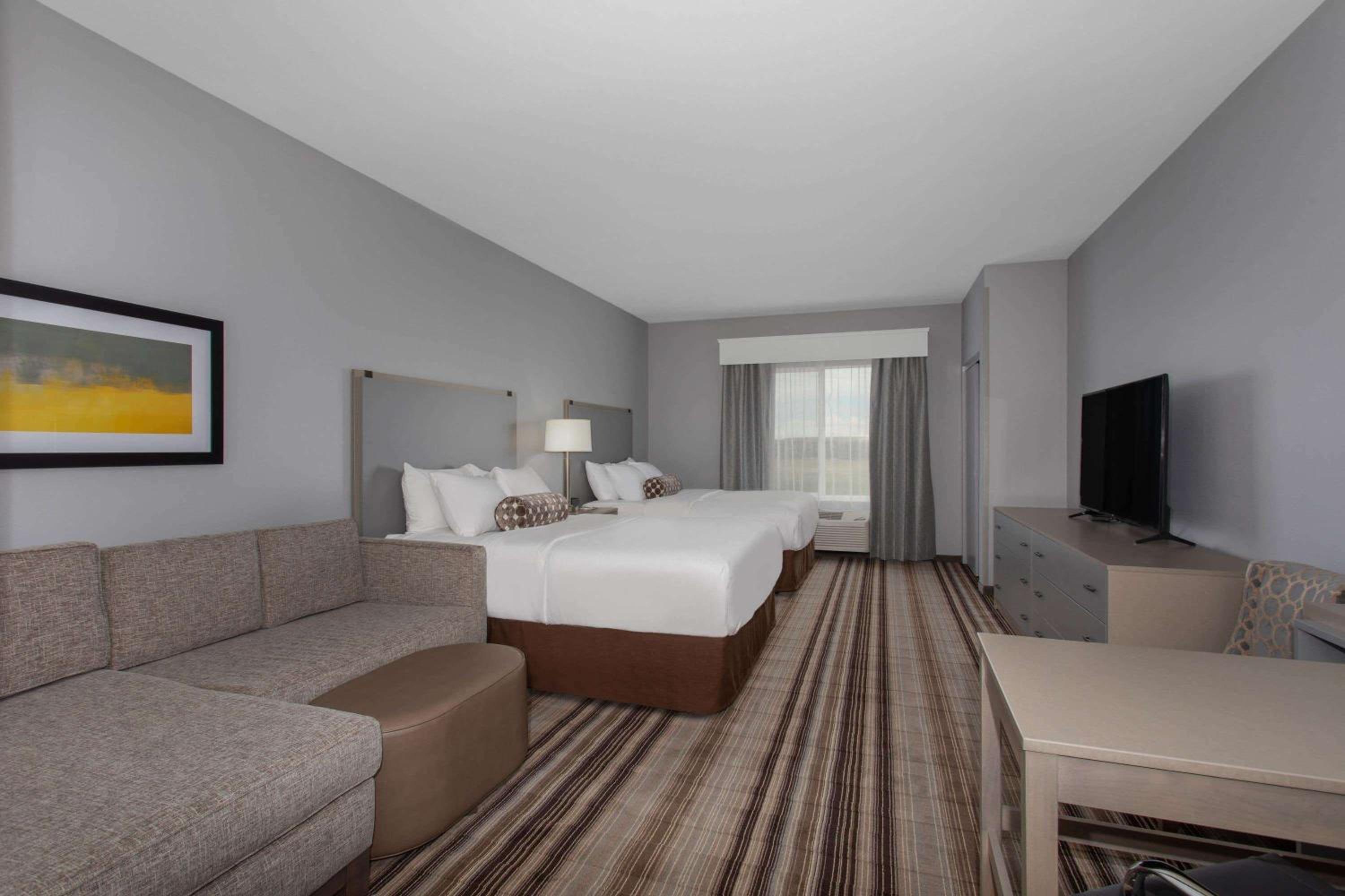 Studio Suite with Two Queen Beds - Non-Smoking - Photo 8