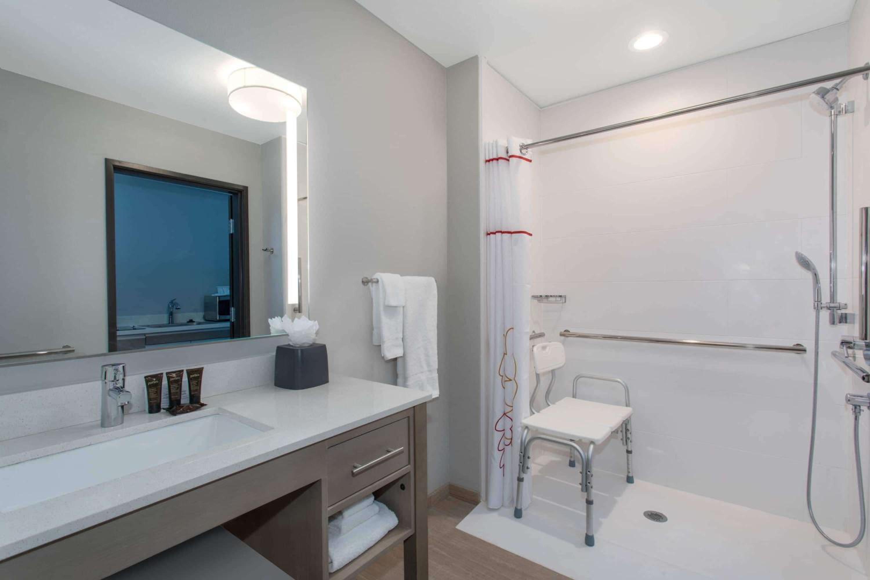 Suite with Two Queen Beds - Mobility Access/Non-Smoking